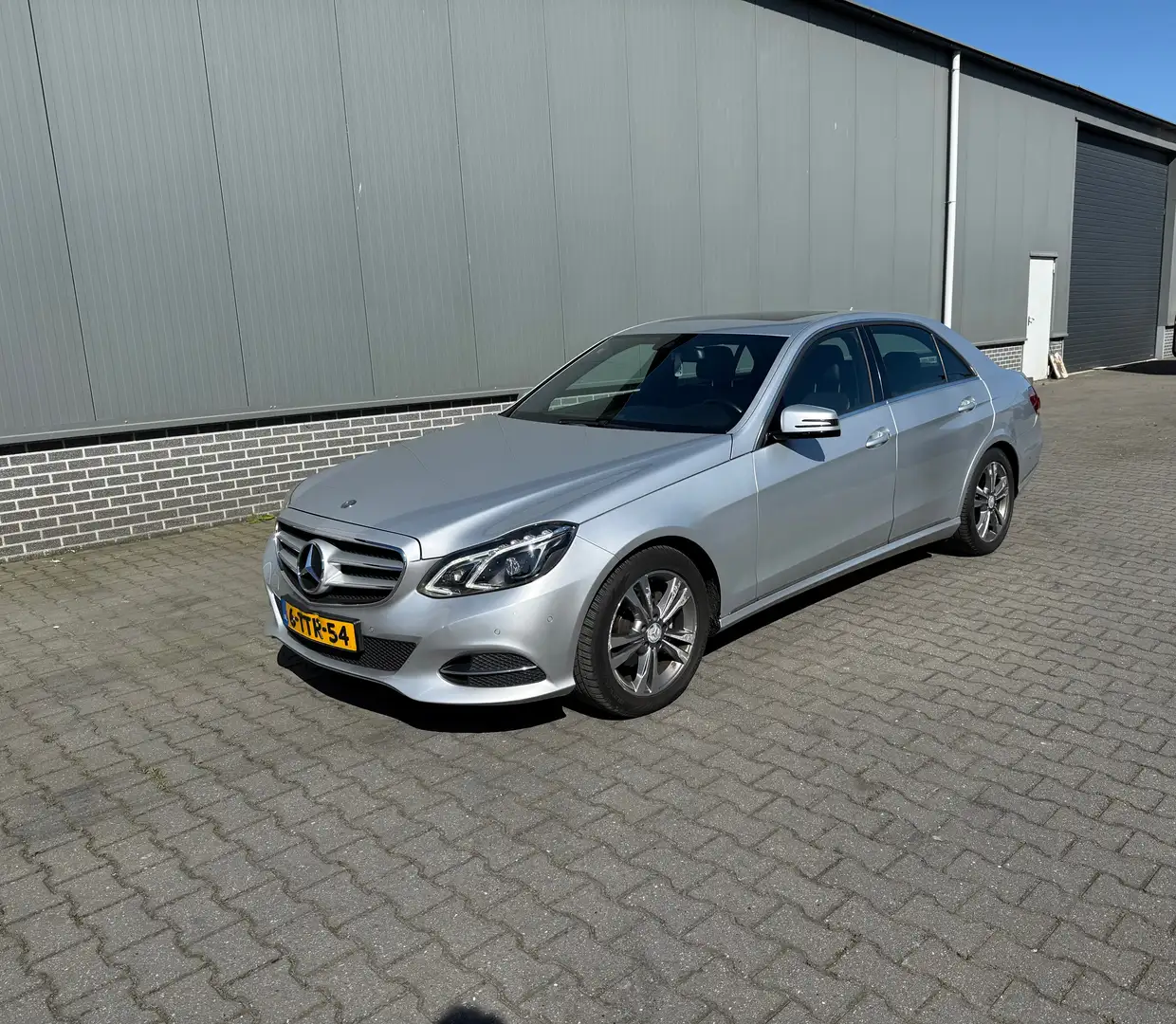 Mercedes-Benz E 220 E 220 Amb. Avant. Zilver - 2