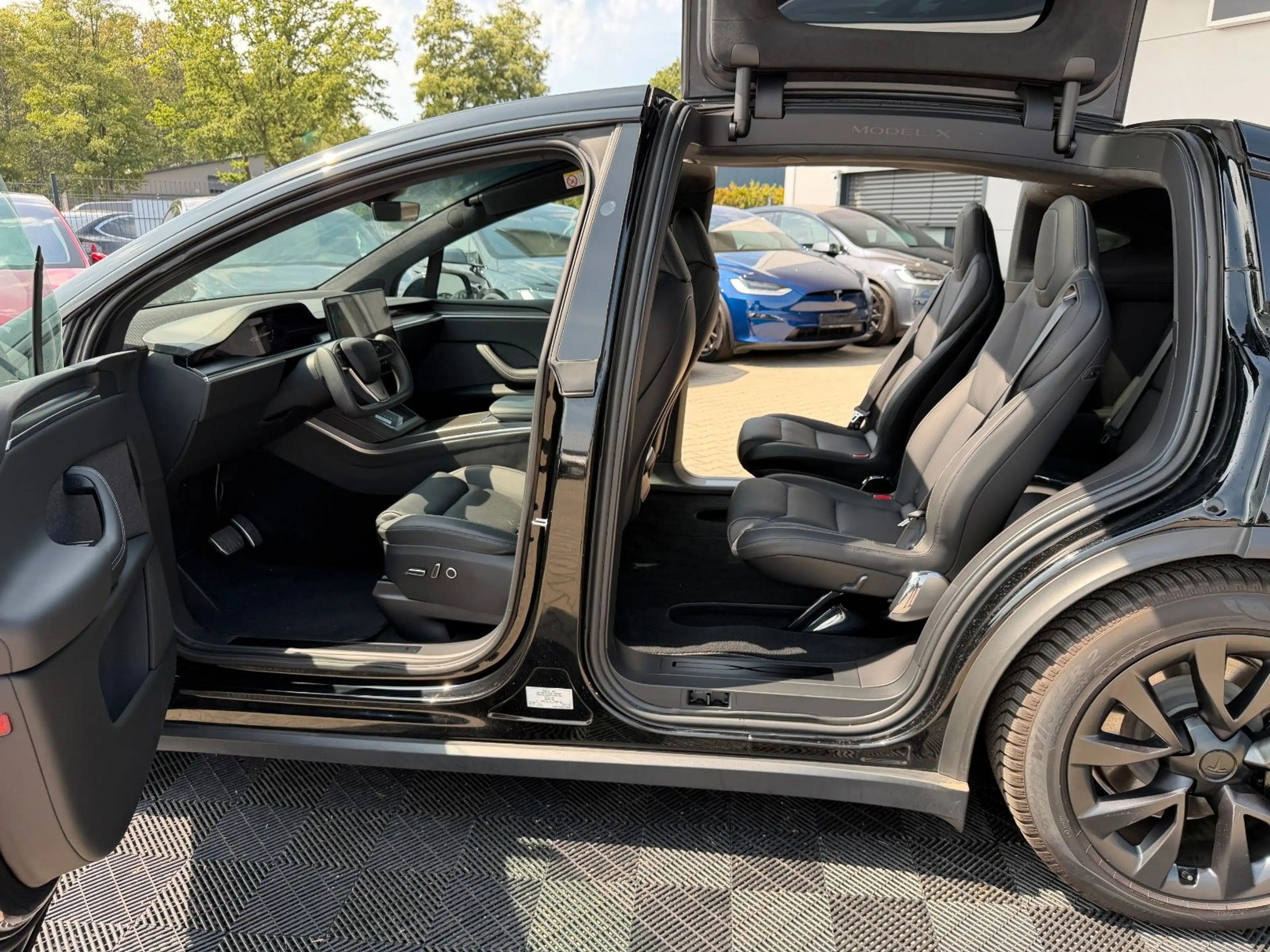 Tesla Model X MODEL X PLAID | ENHANCED AUTOPILOT | 6 SEATER — photo 12