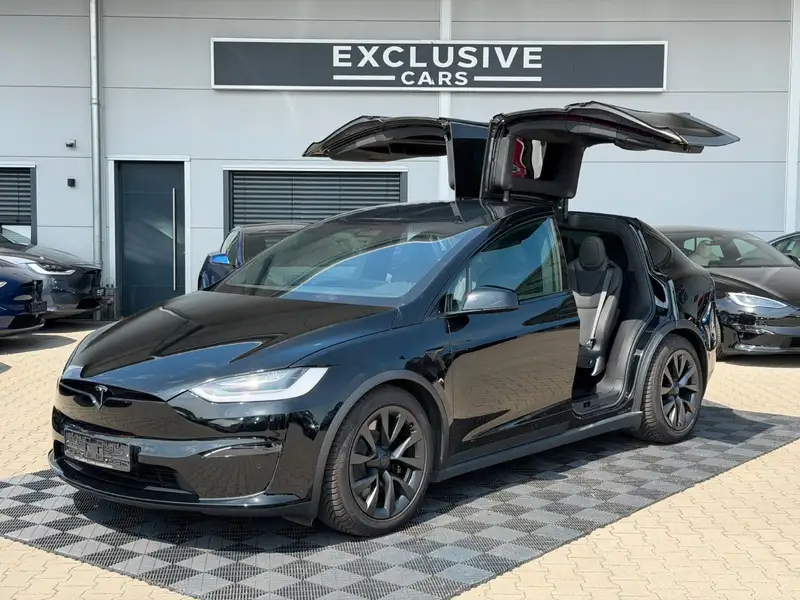 TESLA Model X