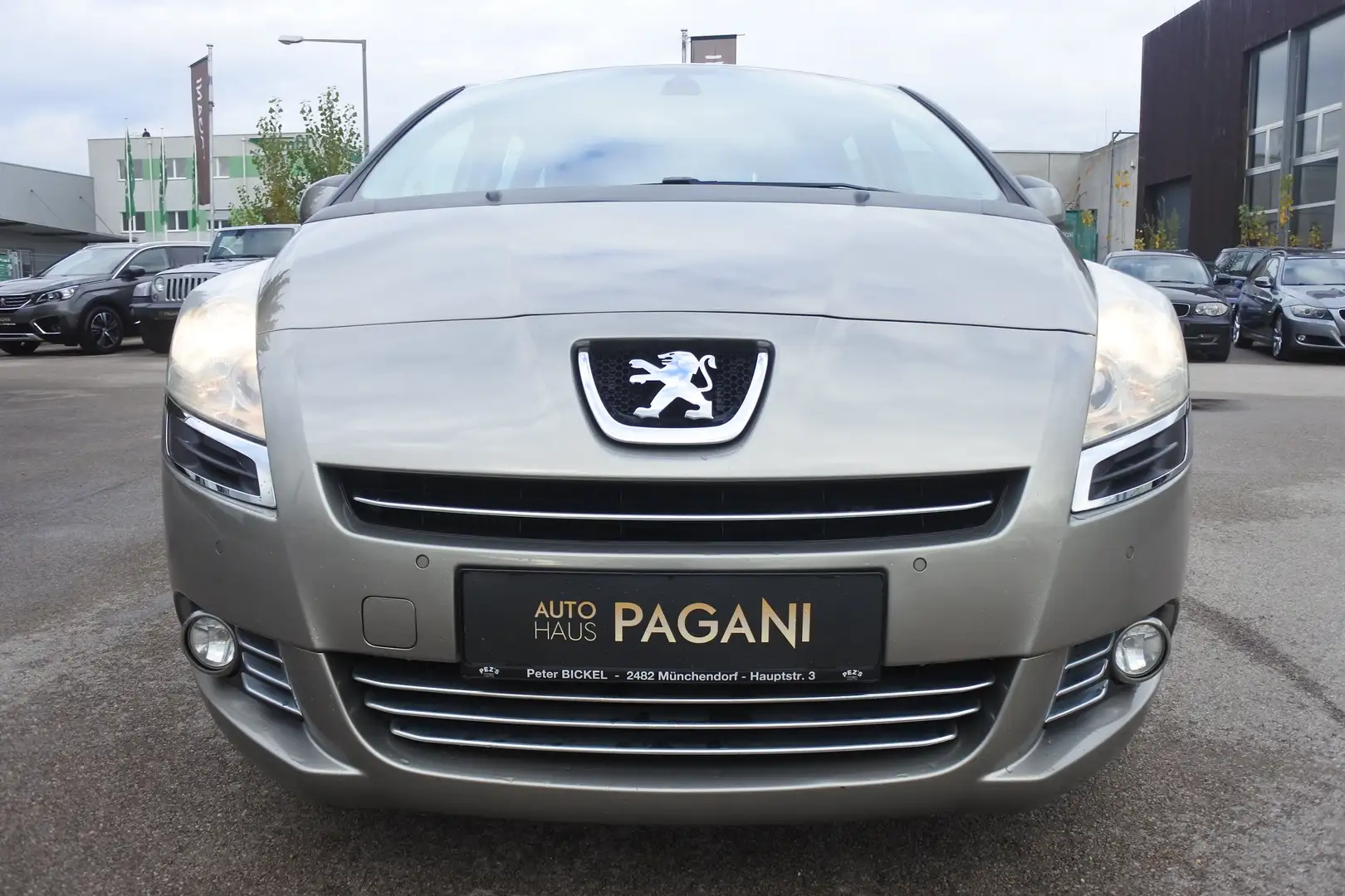 Peugeot 5008 1,6 e-HDi 115 FAP Automatik/7SITZE/PICKERL NEU Silber - 2