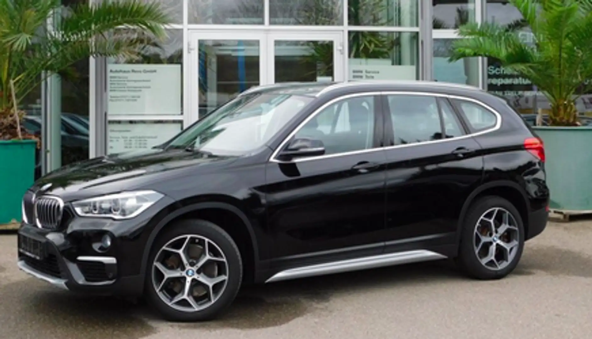 BMW X1 xDrive 20dA Noir - 1