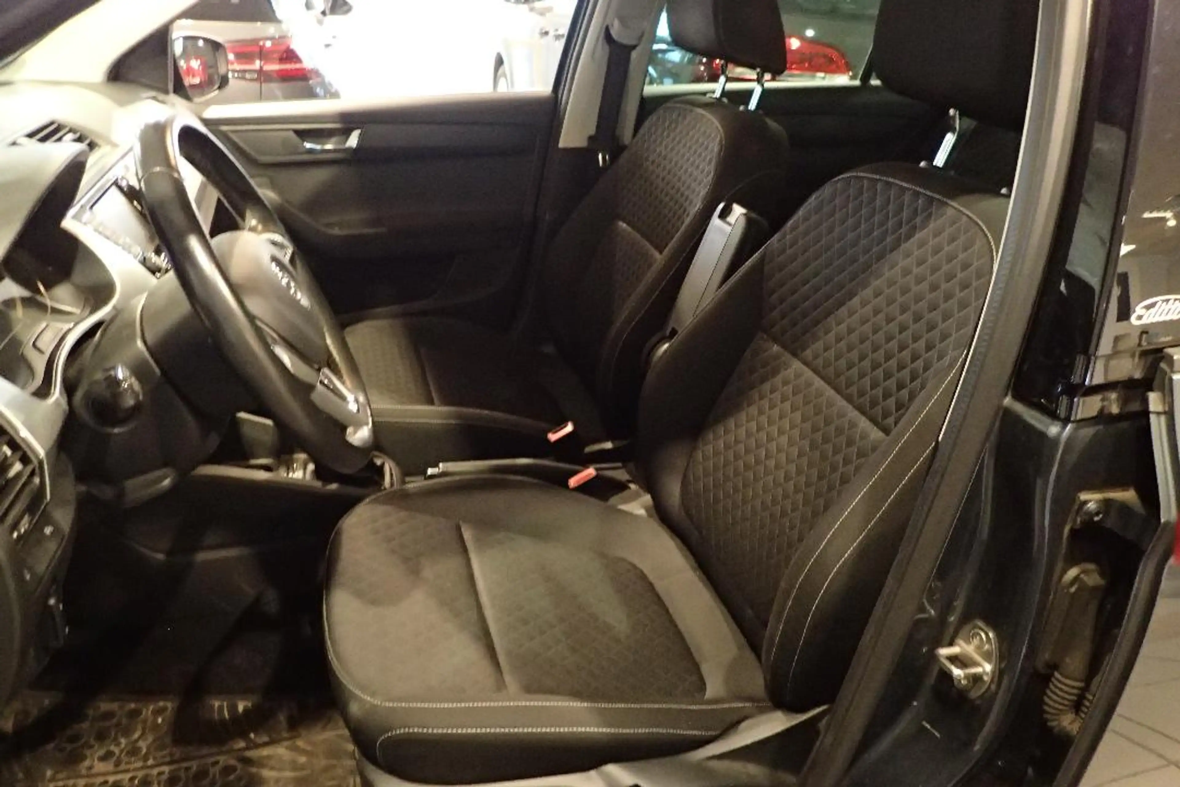 Skoda Fabia Edition  TDI CLIMATRONIC NAVI WINTERPAKET 1.HAND — photo 12