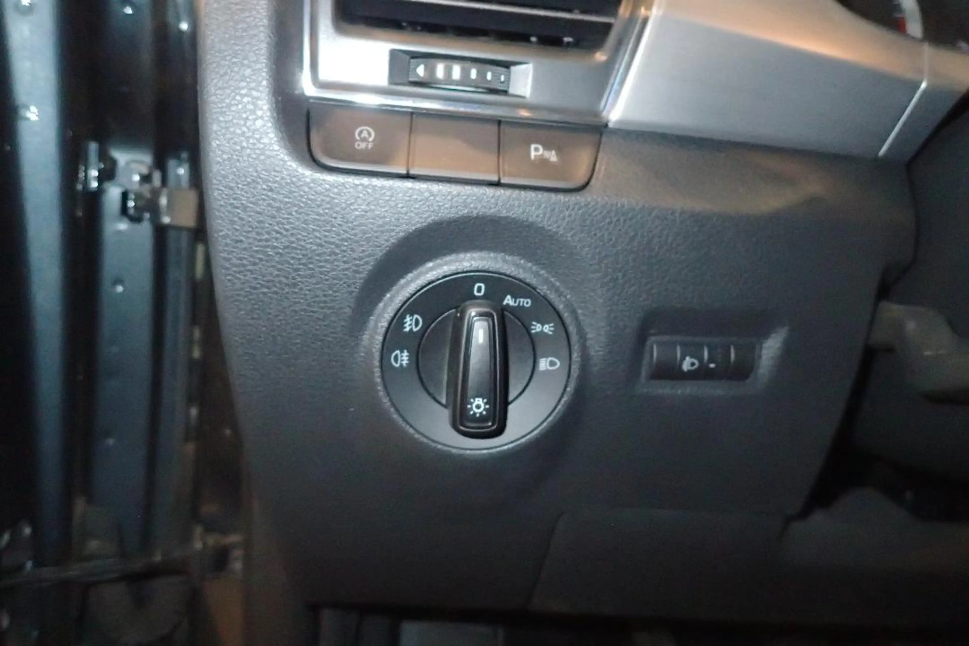 Skoda Fabia Edition  TDI CLIMATRONIC NAVI WINTERPAKET 1.HAND — photo 10