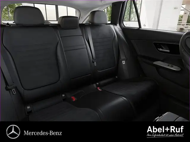 Mercedes-Benz C-Class view 9