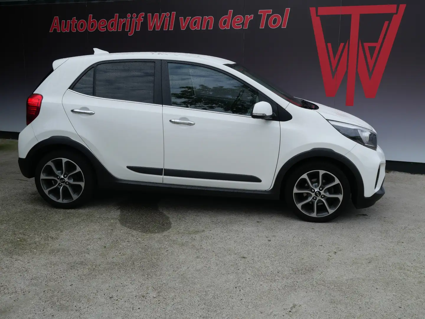 Kia Picanto 1.0 T-GDI X-LINE | LEER | NAVIGATIE | CAMERA | 100 Wit - 1