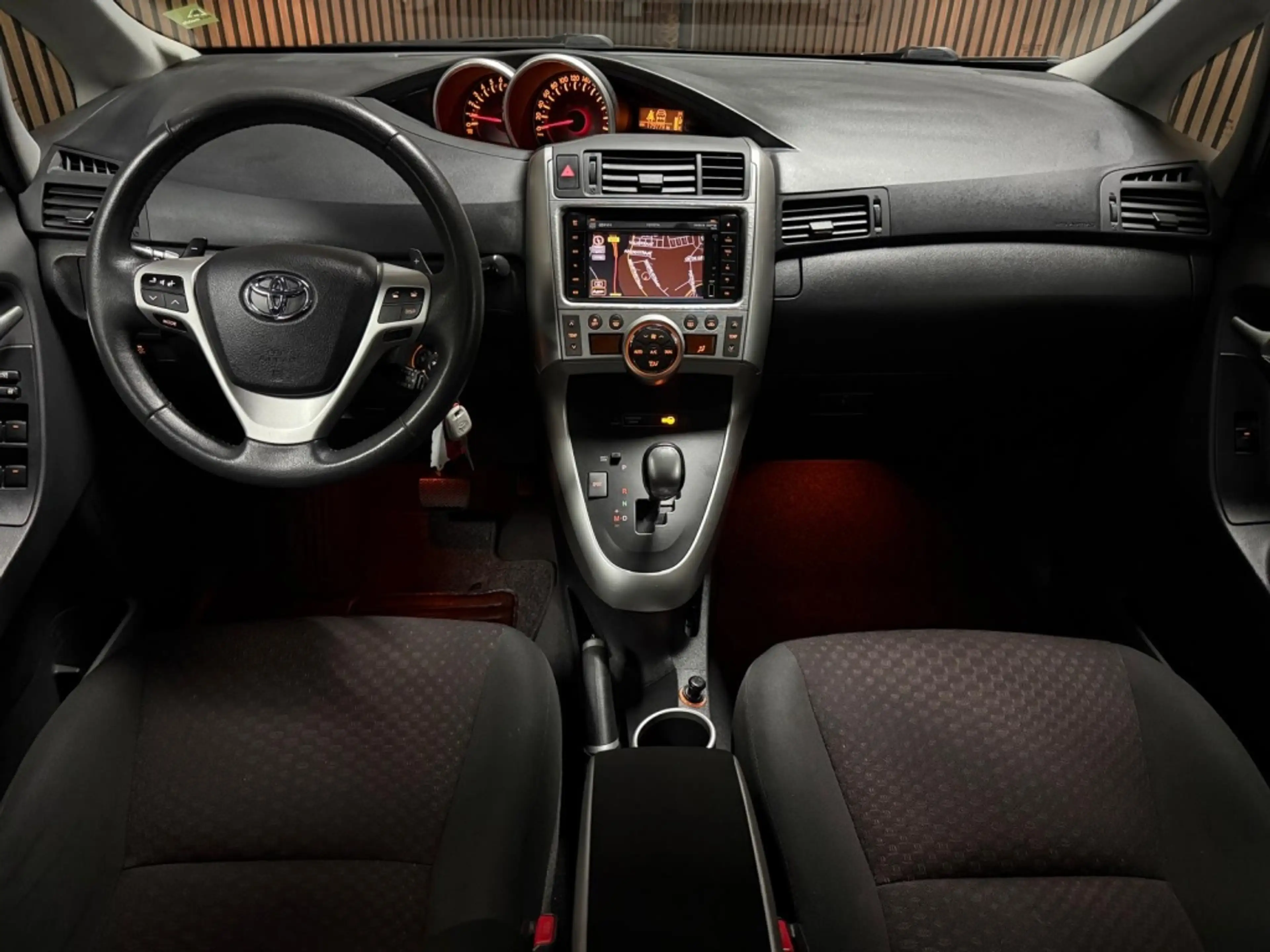 Toyota Verso 1.8 VVT-i Business — photo 8