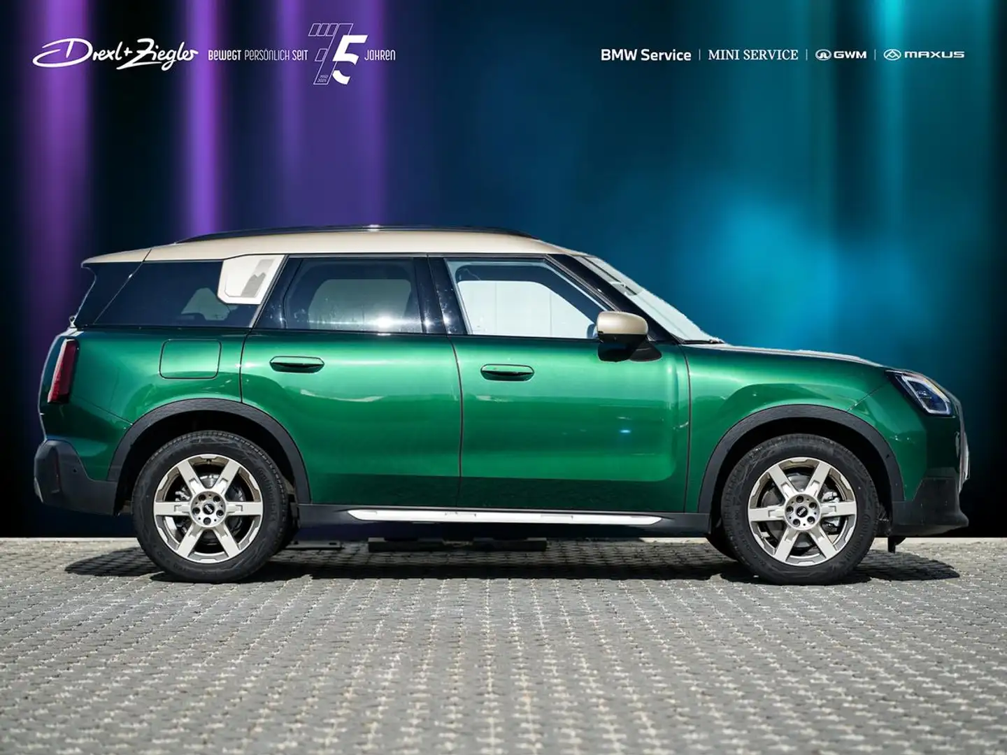 MINI Cooper Countryman Countryman C Favoured-T Paket XL AHK PanoDach Groen - 2