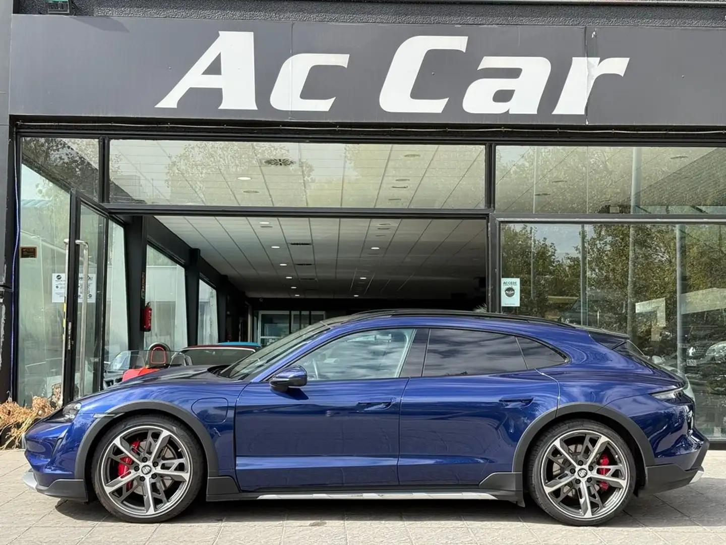 Porsche Taycan 4S Cross Turismo Bleu - 1