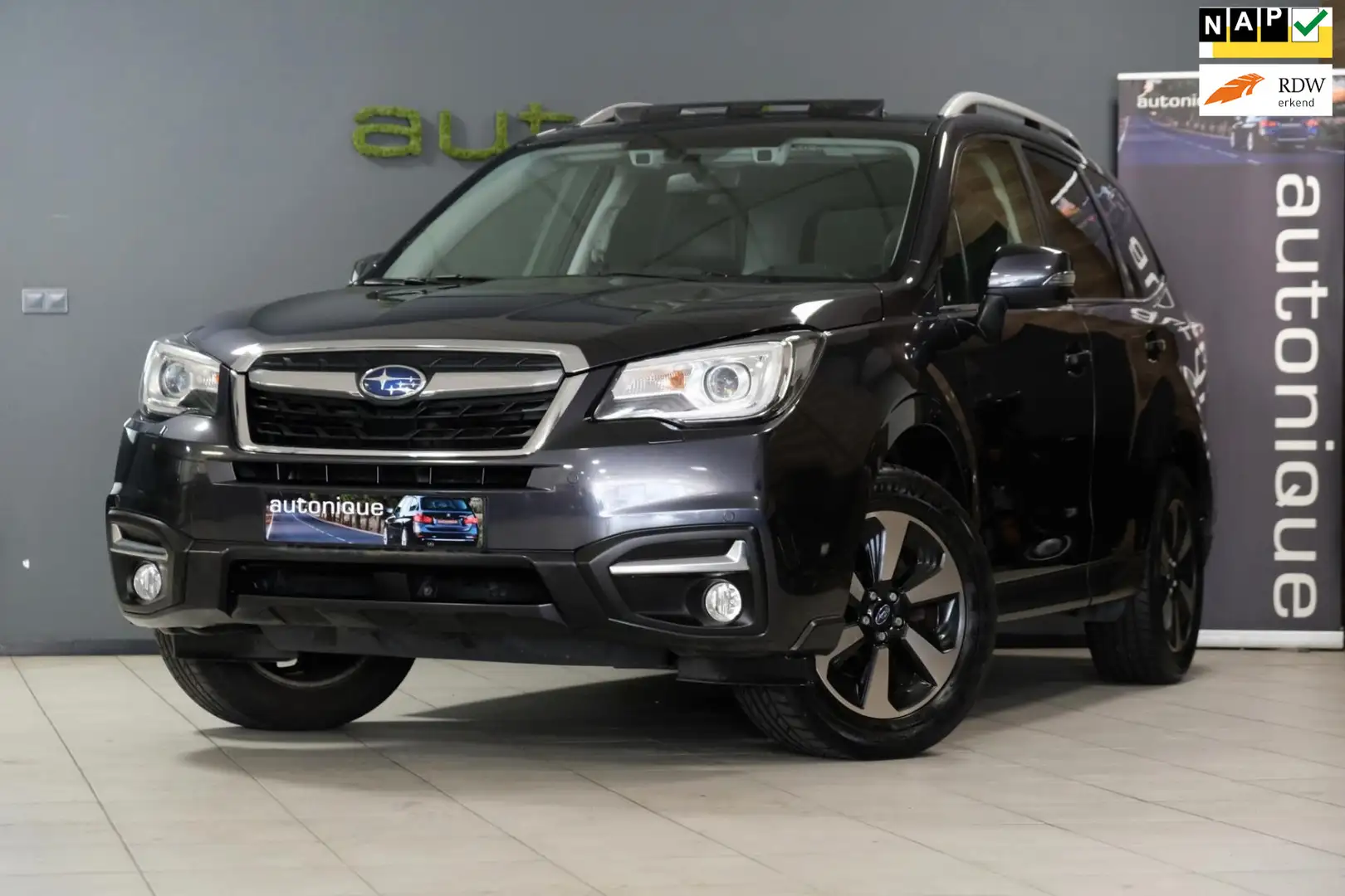 Subaru Forester 2.0 Luxury Automaat/navi/schuifdak/tr.haak Zwart - 1