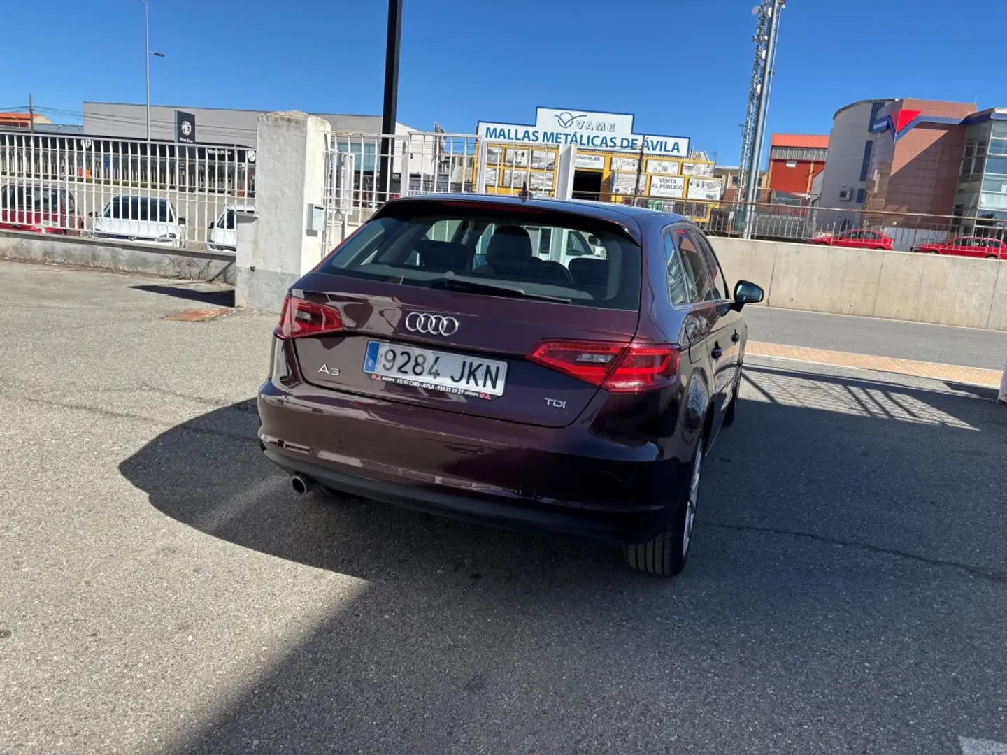 Audi A3 Sportback 1.6TDI CD Advanced S-T Burdeos - 2