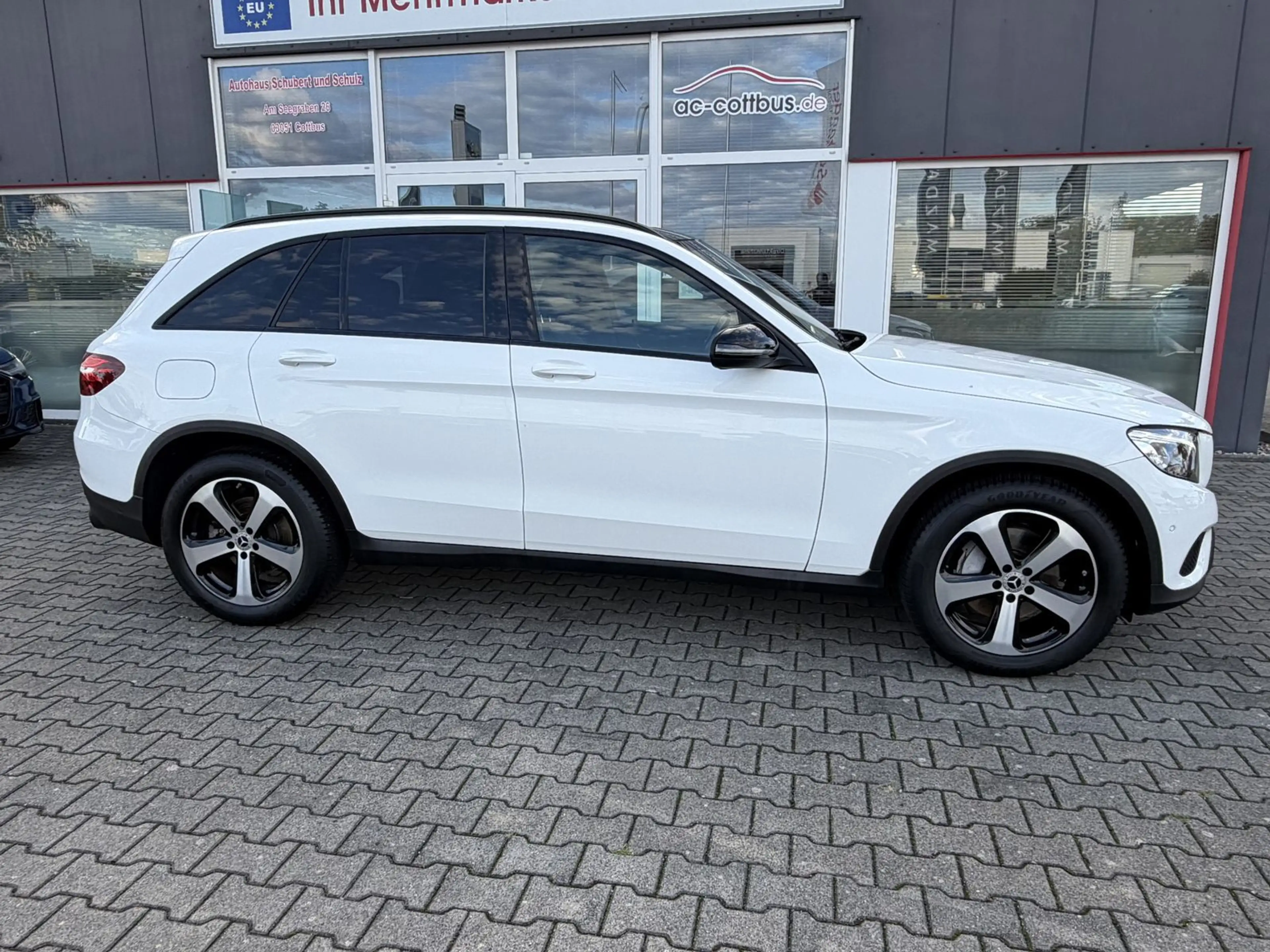 Mercedes-Benz GLC 250 4Matic Exclusiv AMG Pano Leder Navi AHK — photo 2