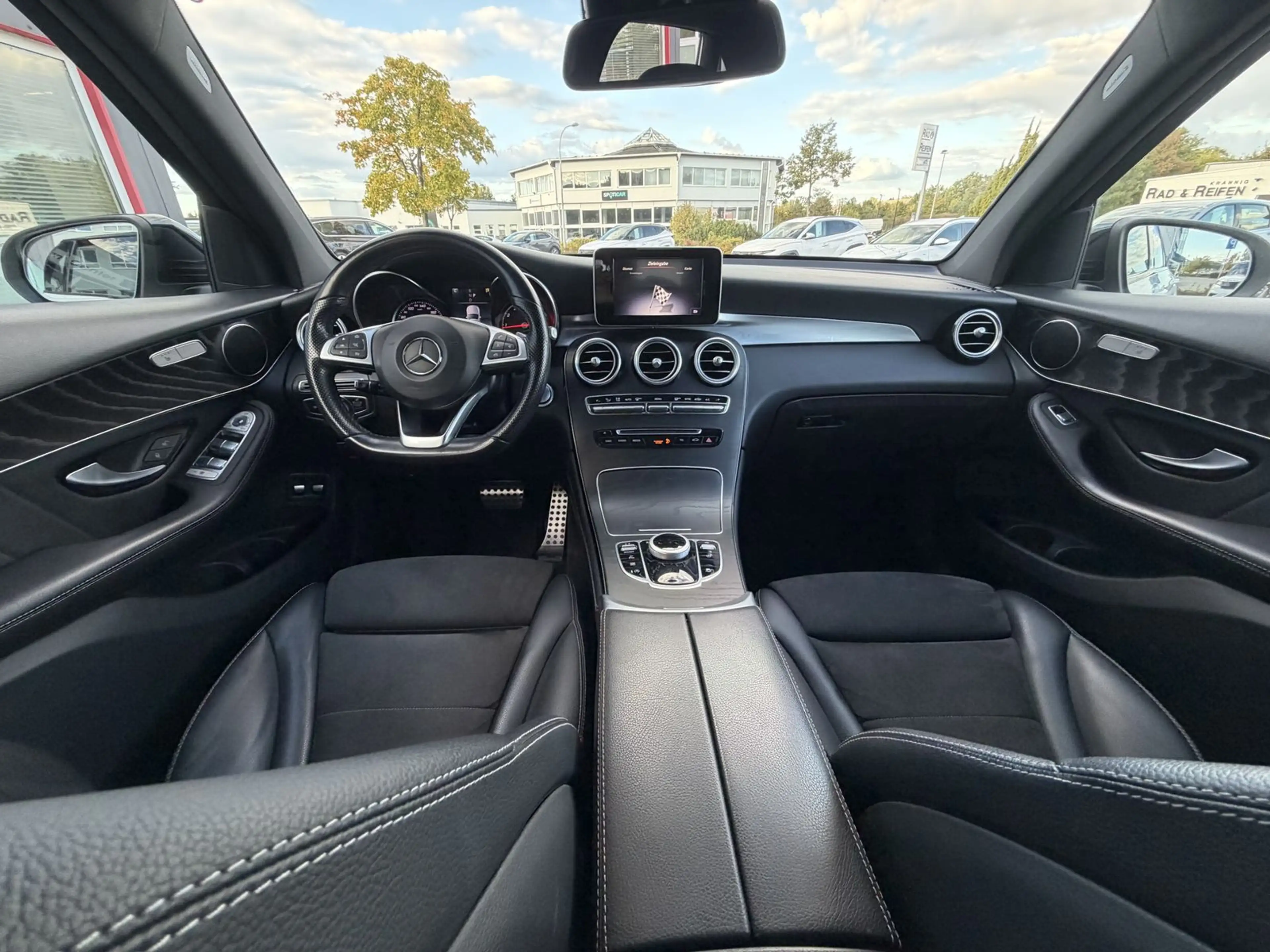 Mercedes-Benz GLC 250 4Matic Exclusiv AMG Pano Leder Navi AHK — photo 11