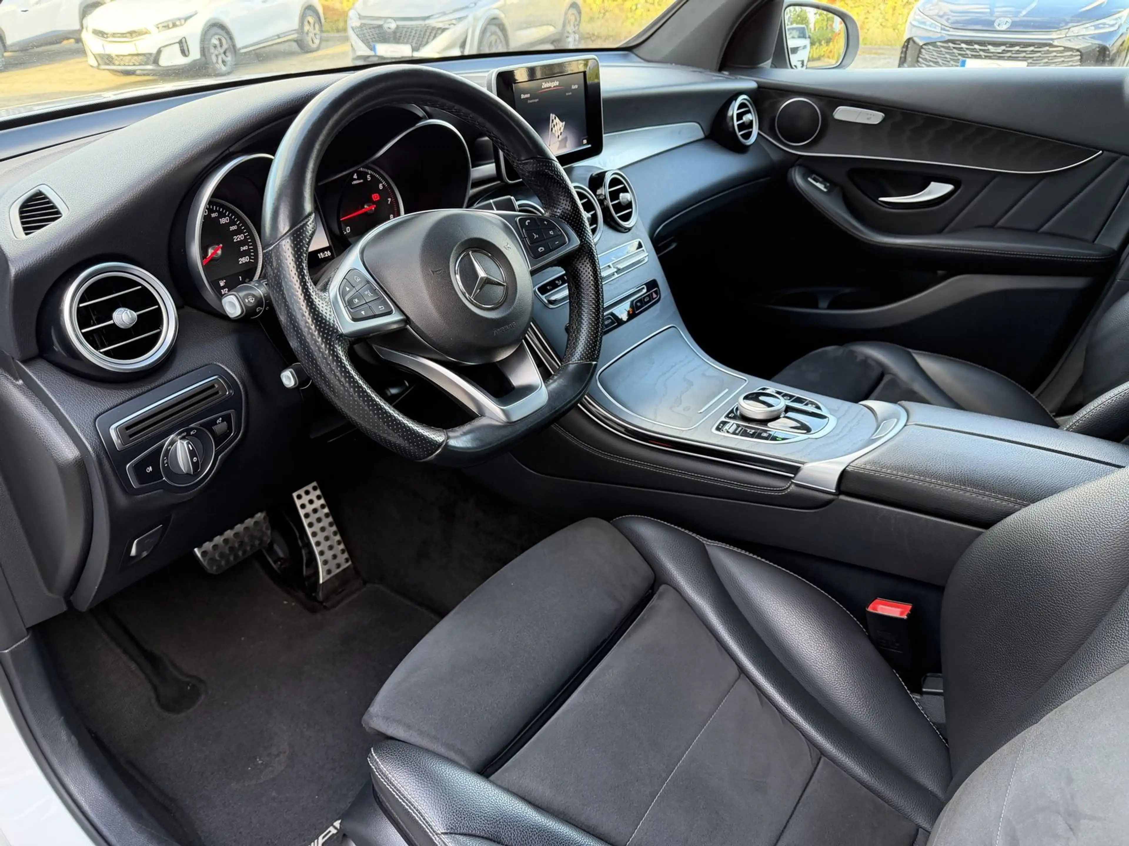 Mercedes-Benz GLC 250 4Matic Exclusiv AMG Pano Leder Navi AHK — photo 12