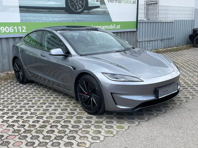 TESLA Model 3