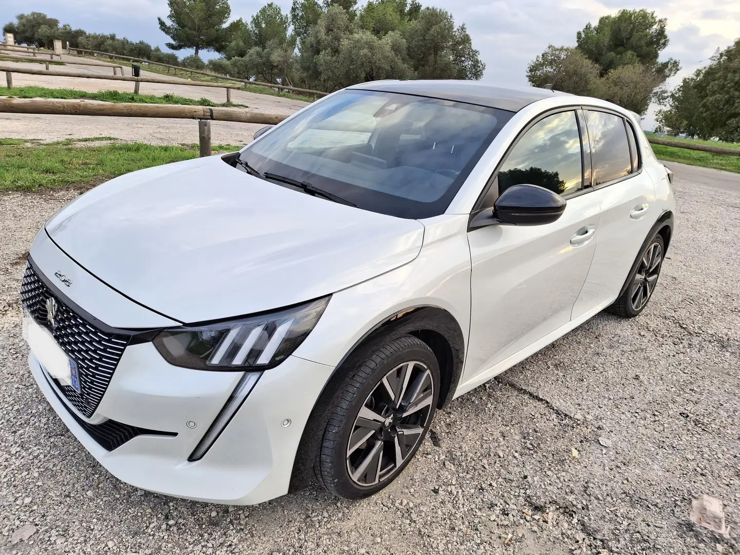 Peugeot 208 PureTech 130 S&S EAT8 GT Blanc - 1