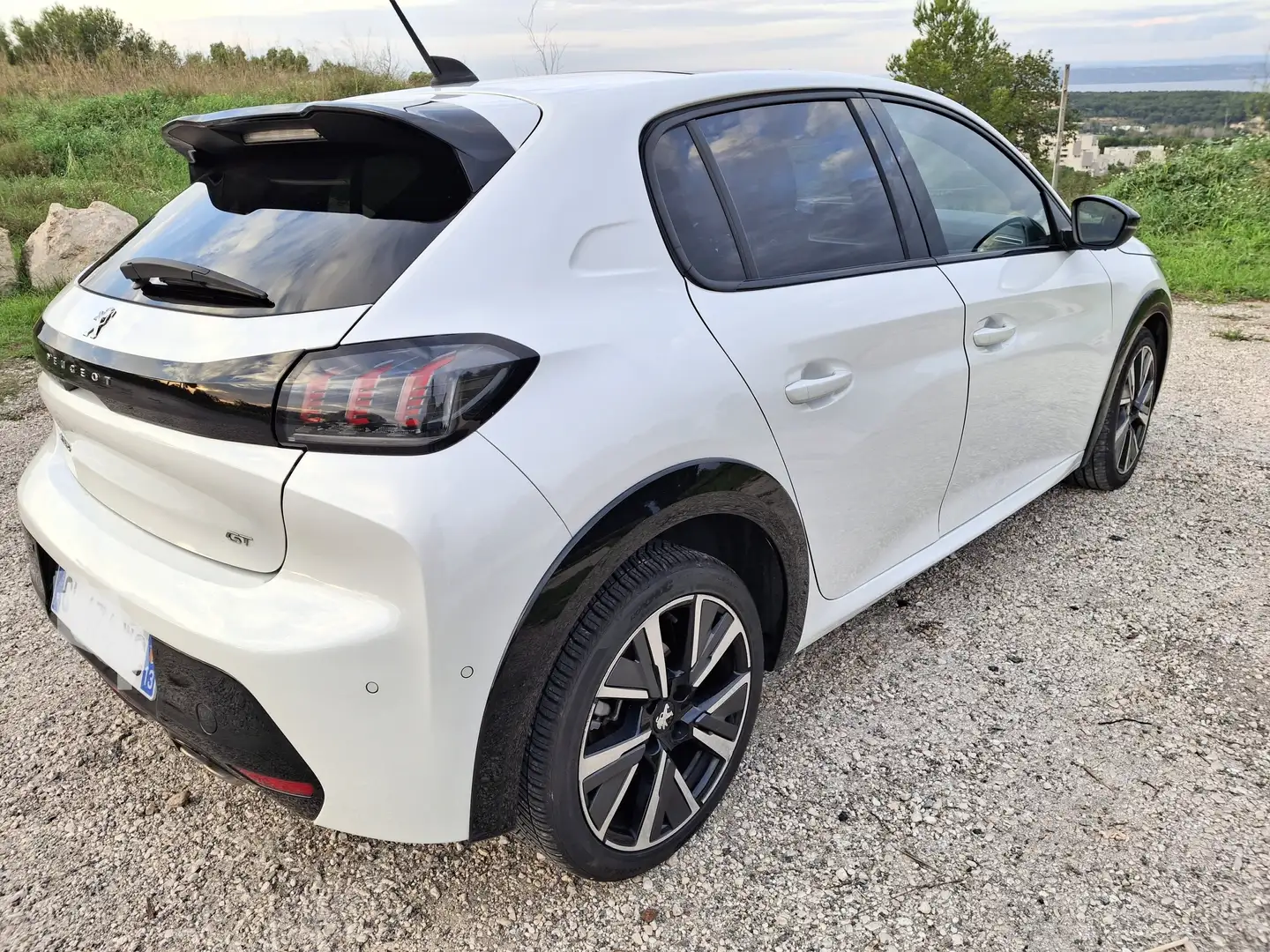 Peugeot 208 PureTech 130 S&S EAT8 GT Blanc - 2