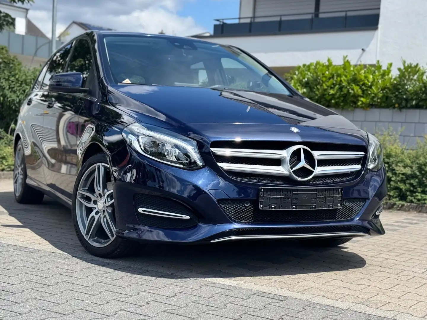 Mercedes-Benz B 180 d*Garantie*LED*Navigation*AMG*PDC Bleu - 1