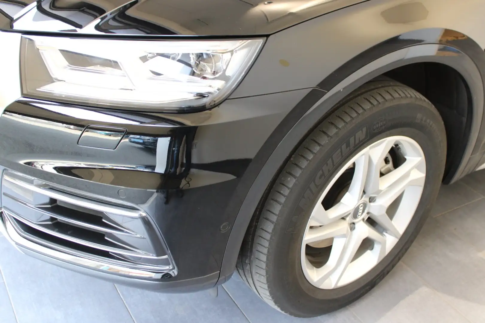 Audi Q5 2.0 TDI ultra quattro Design Schwarz - 2