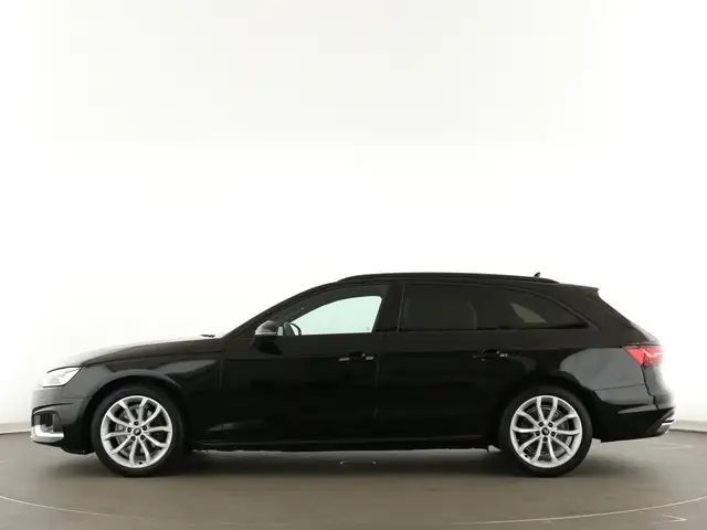 Audi A4 view 4