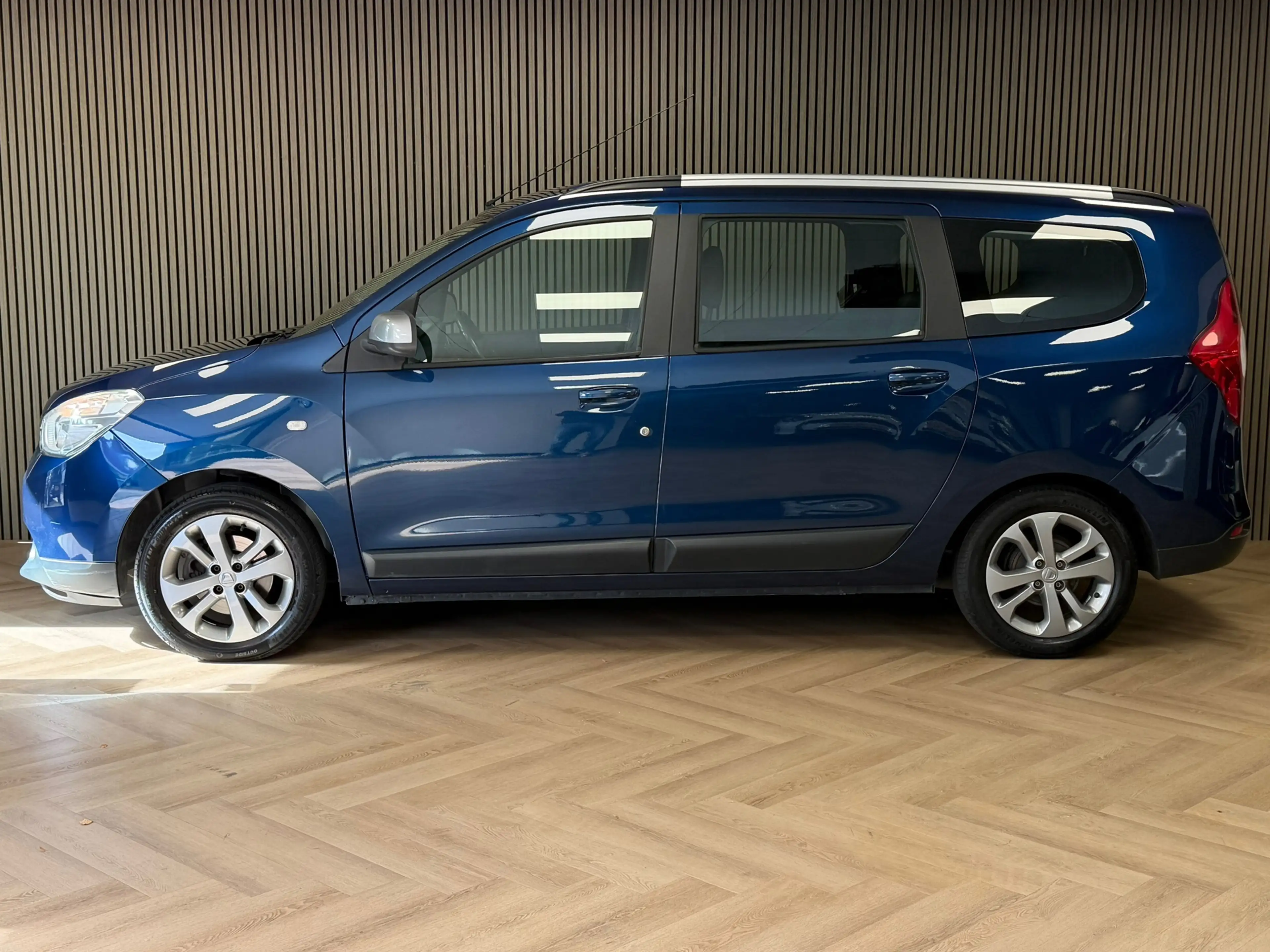 Dacia Lodgy 1.2 TCe 10th Anniversary 5p. TREKHAAK AIRCO CRUISE — photo 3