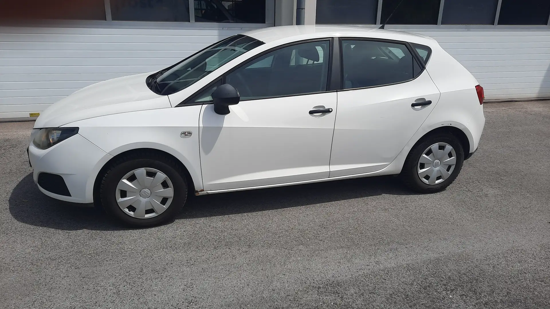 SEAT Ibiza Reference 1,4 TDI DPF Blanc - 1