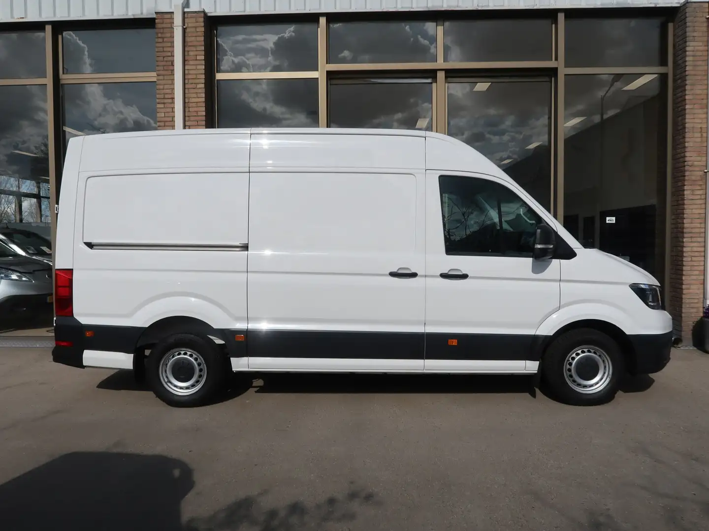 Volkswagen Crafter 35 2.0 TDI 140 Pk L3/H2 Airco Cruisecontrol Wit - 2