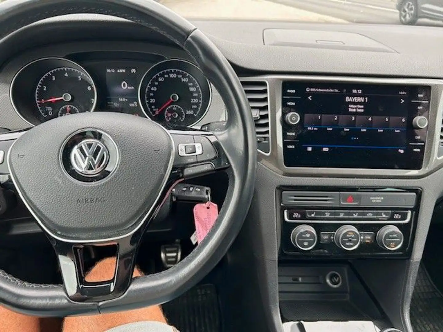 Volkswagen Golf Sportsvan VII IQ.DRIVE *NAVI*SHZ* Zwart - 2