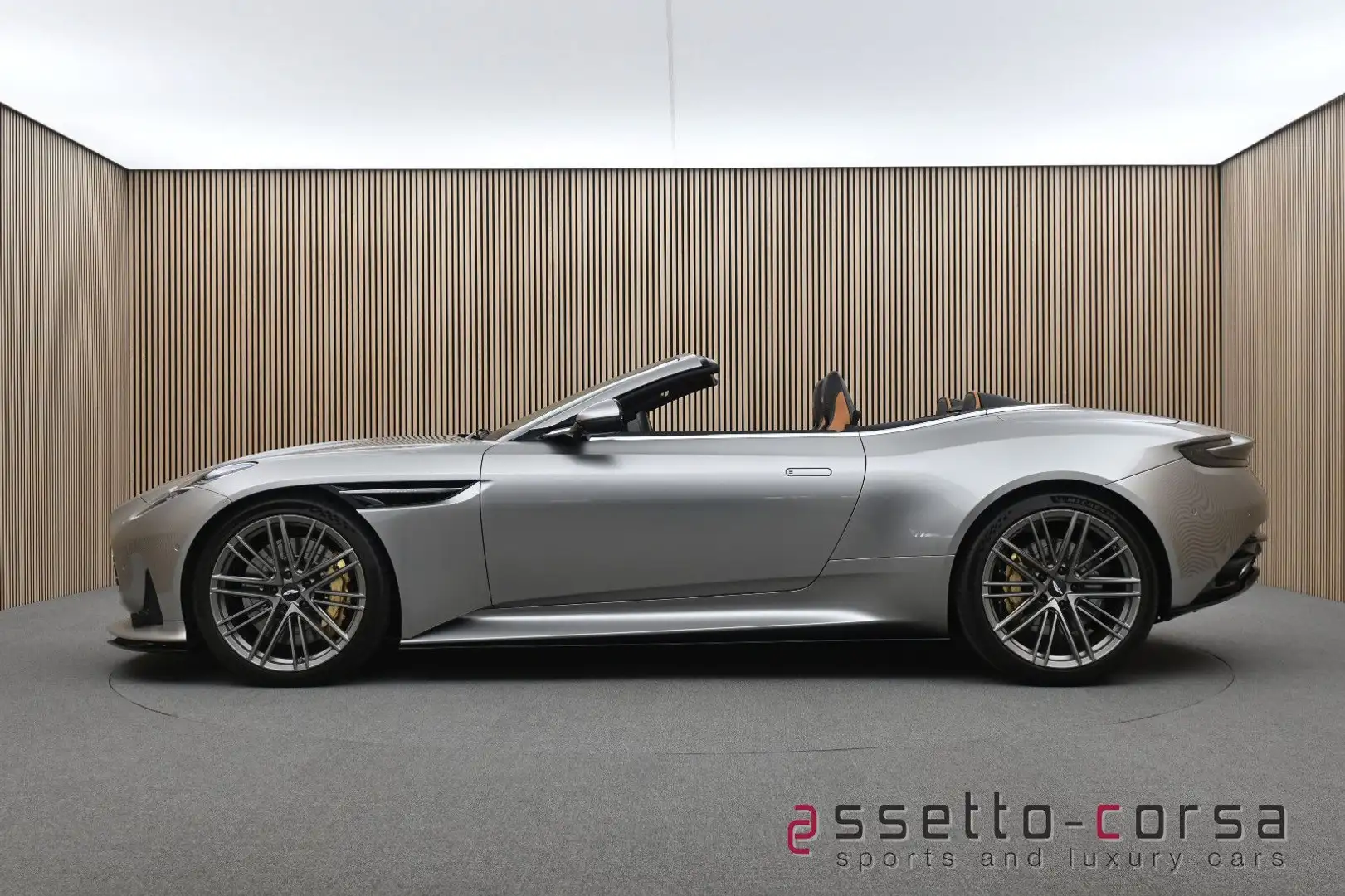 ASTON MARTIN Db12
