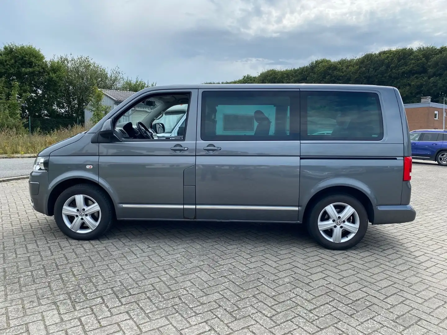 Volkswagen T5 Transporter Bus Multivan Highline DSG 2,0Tdi Gris - 2