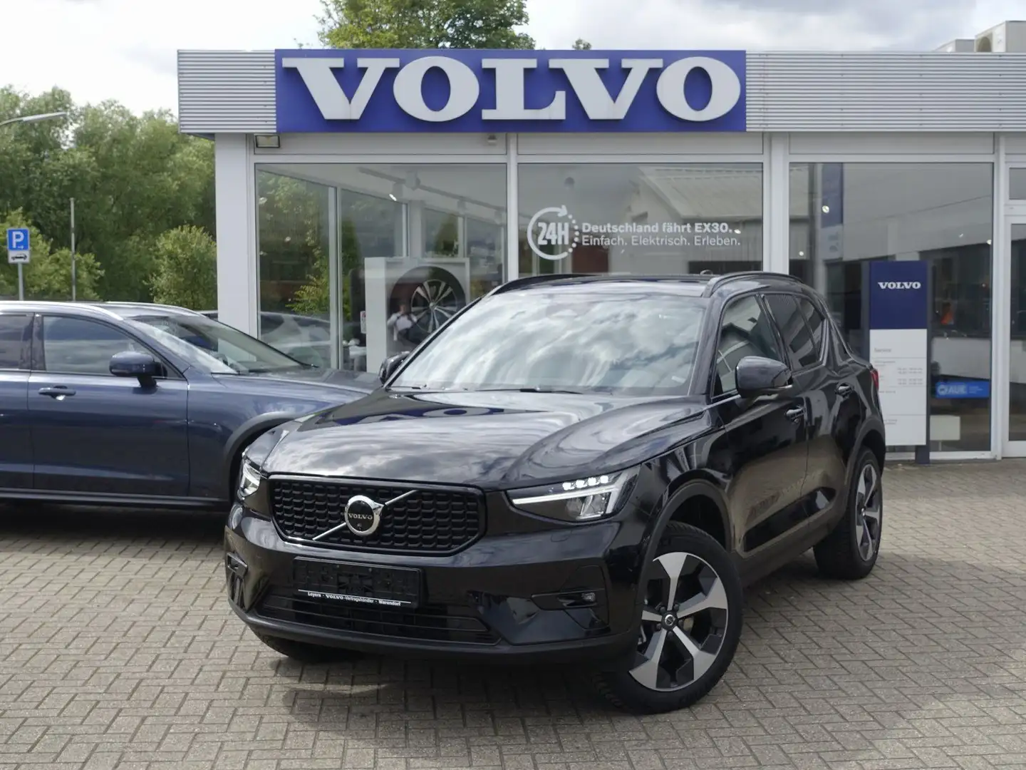 Volvo XC40 B4 Mild-Hybrid Plus Dark/360°/H&K/Memory Schwarz - 1