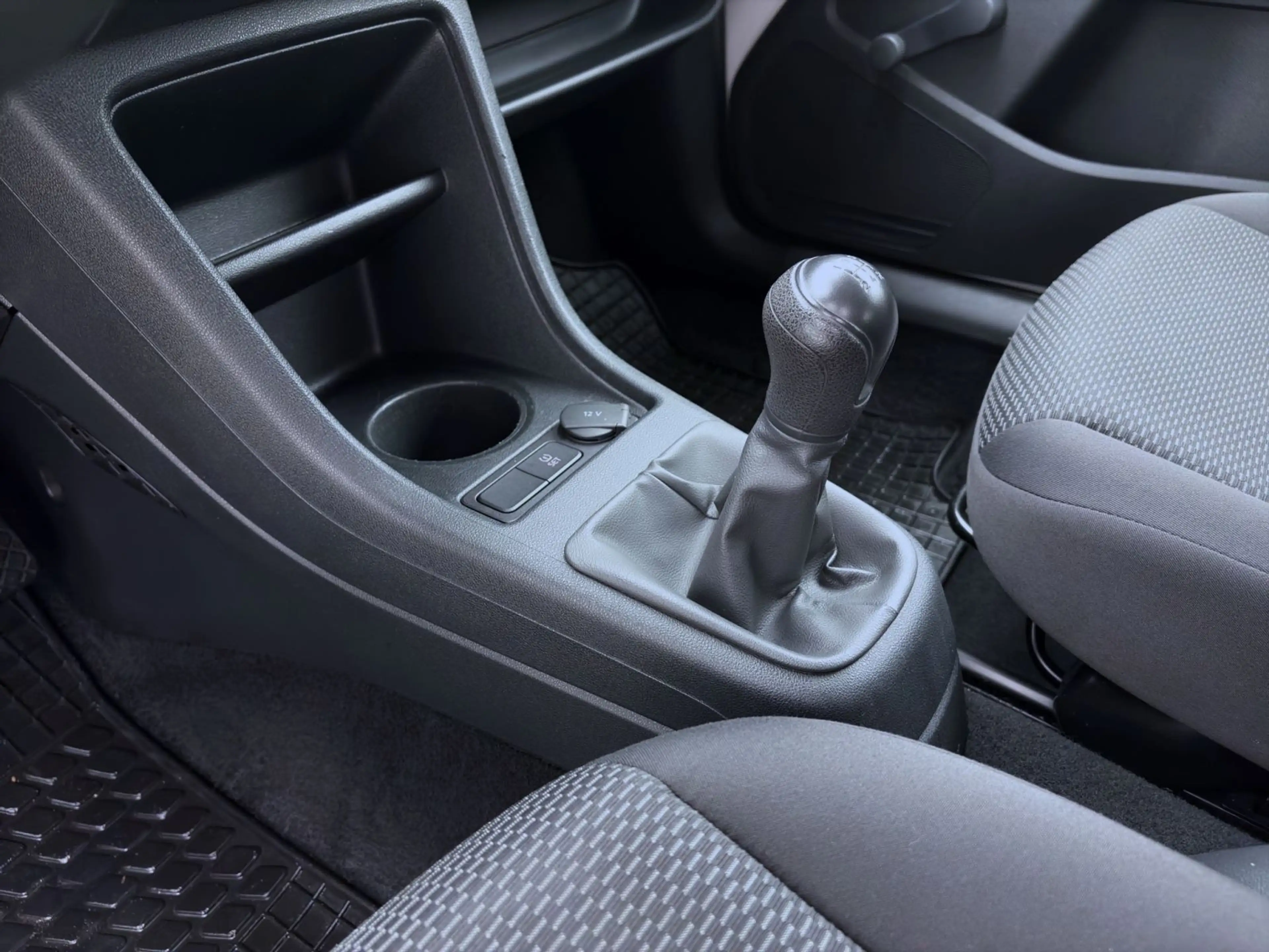SEAT Mii 1.0 MPI REFERENCE KLIMA RADIO GANZJR — photo 15