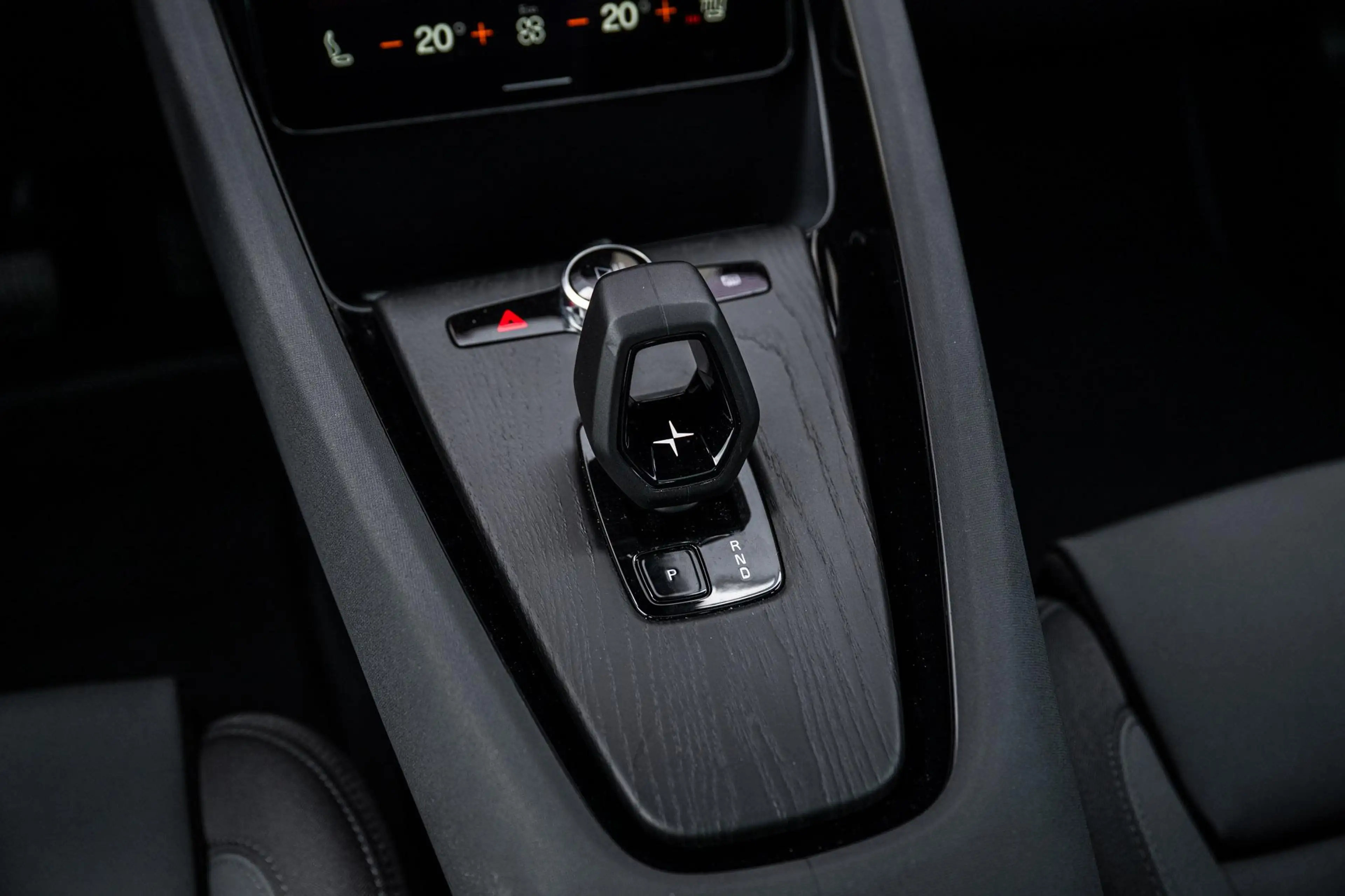 Polestar 2 Long Range Single Motor Plus 82 kWh — photo 13