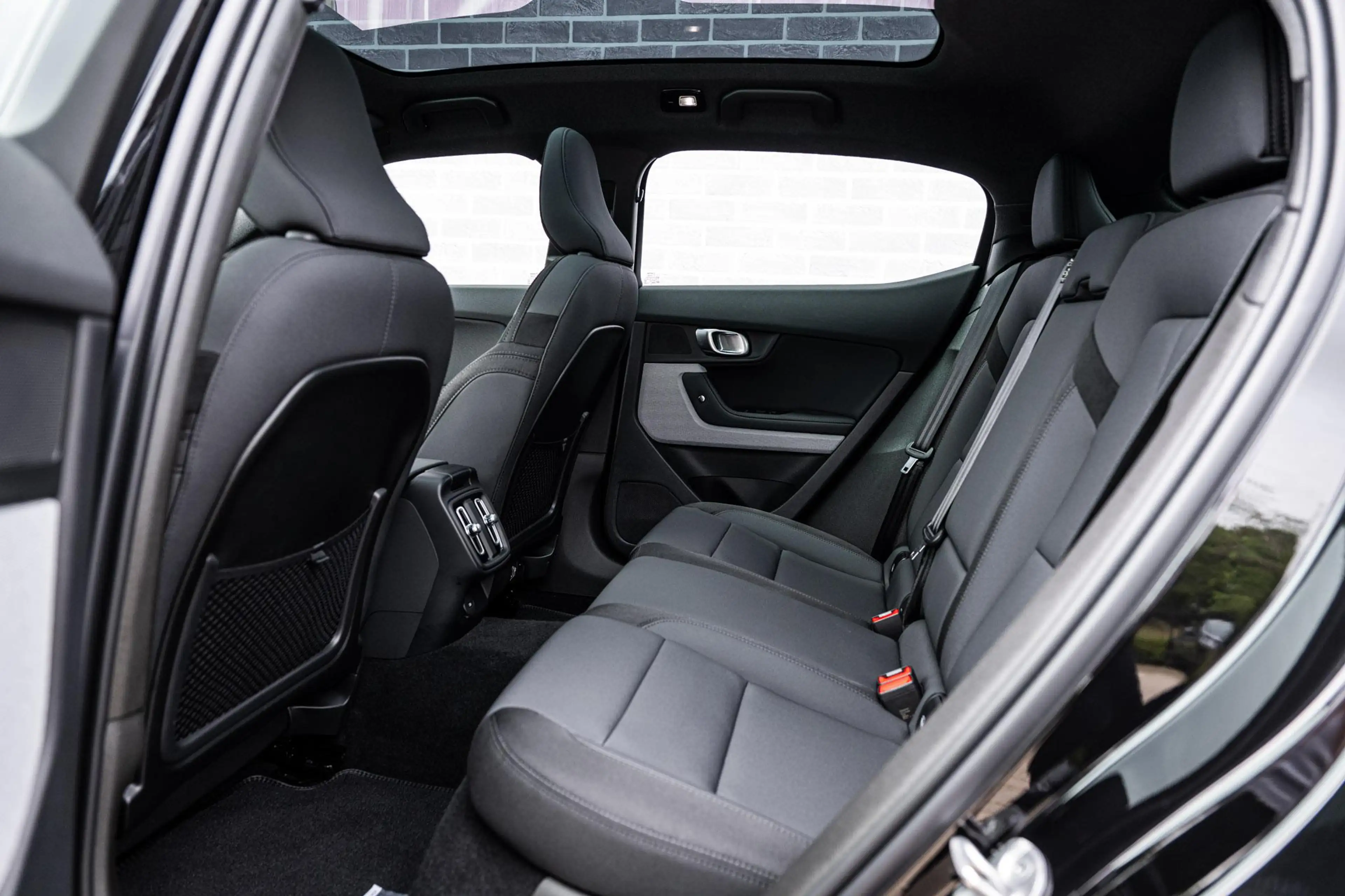 Polestar 2 Long Range Single Motor Plus 82 kWh — photo 8