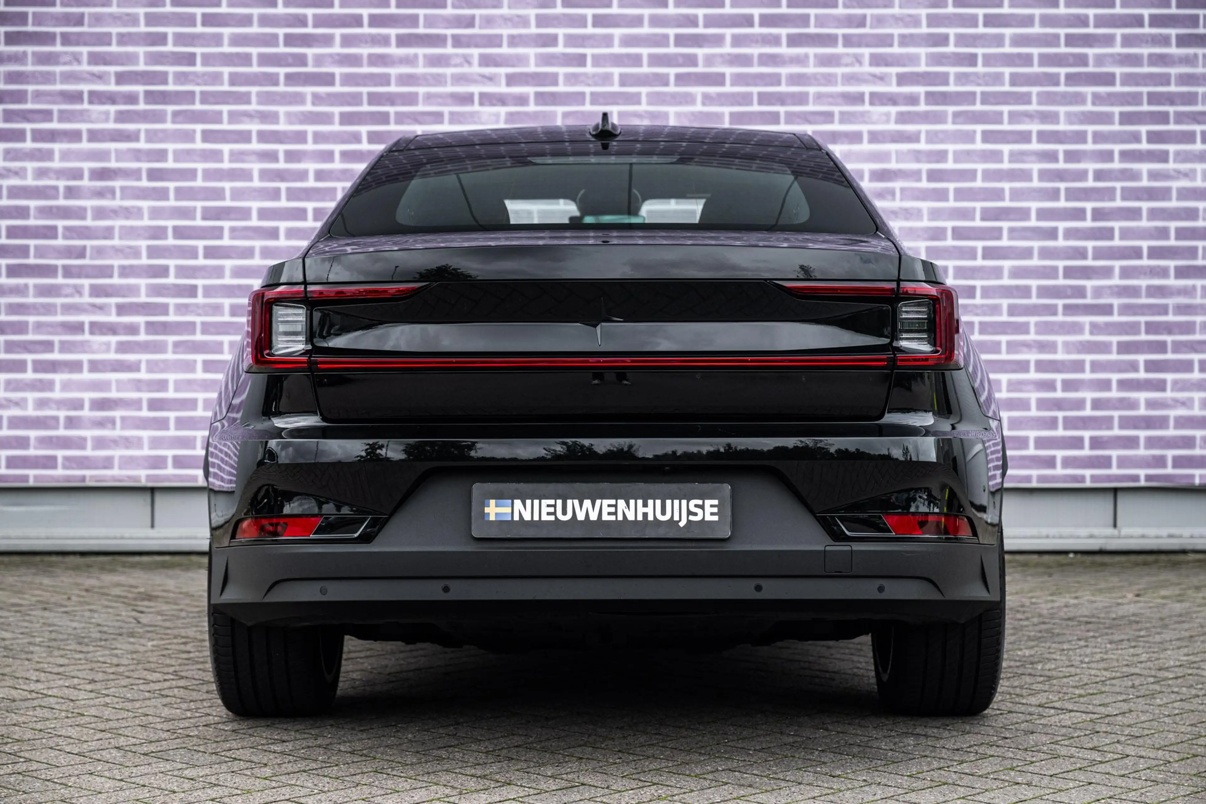 Polestar 2 Long Range Single Motor Plus 82 kWh — photo 10