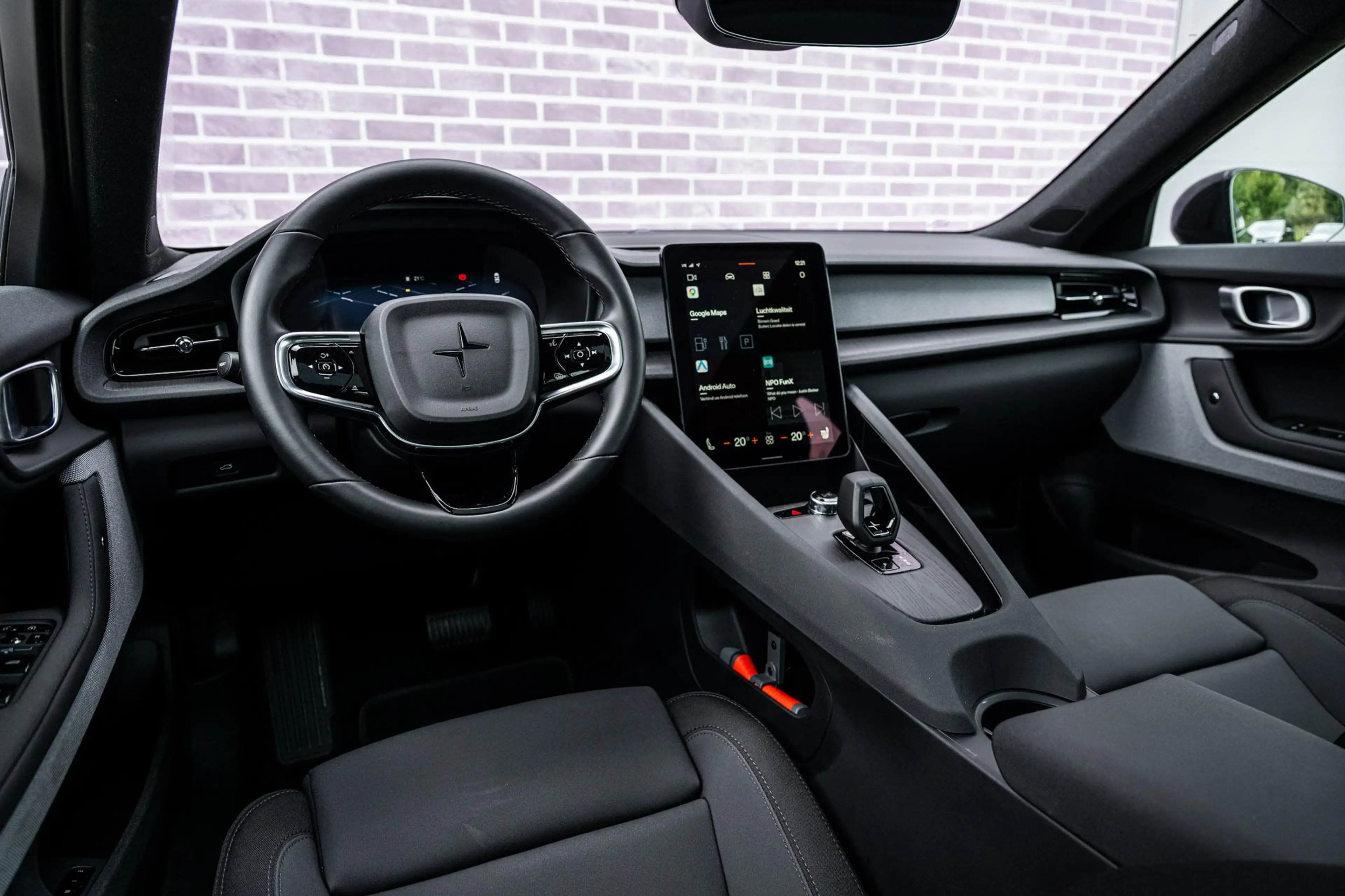 Polestar 2 Long Range Single Motor Plus 82 kWh — photo 11