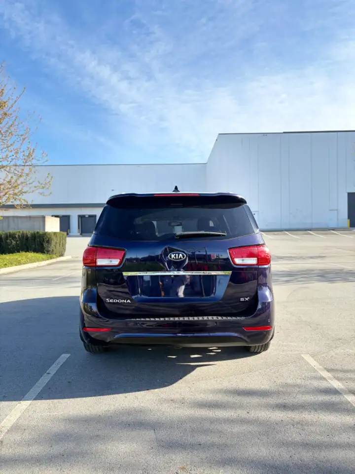 Kia Sedona снимка Kia Sedona