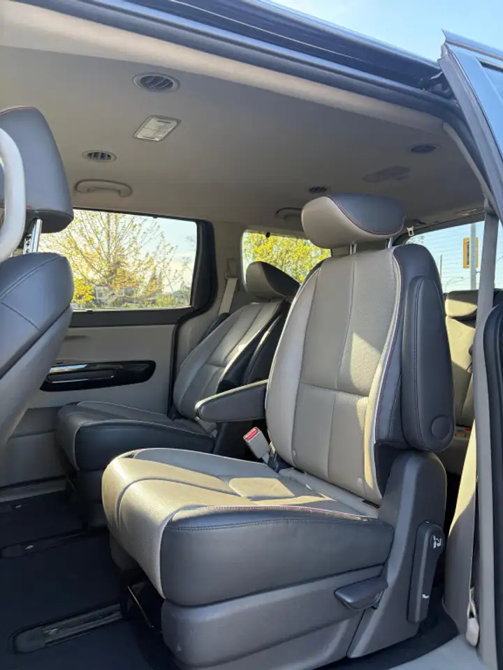 Kia Sedona снимка Kia Sedona