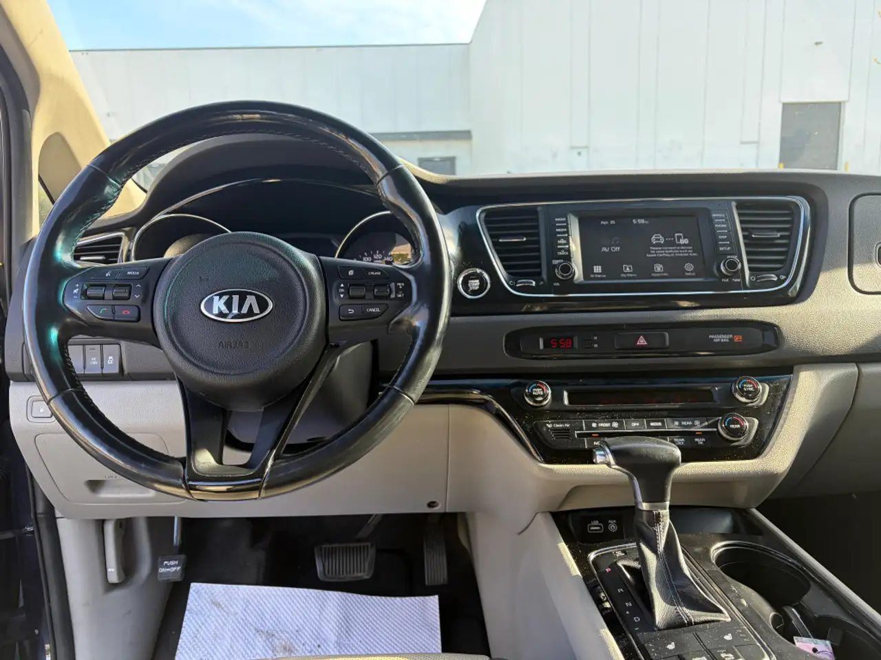Kia Sedona снимка Kia Sedona