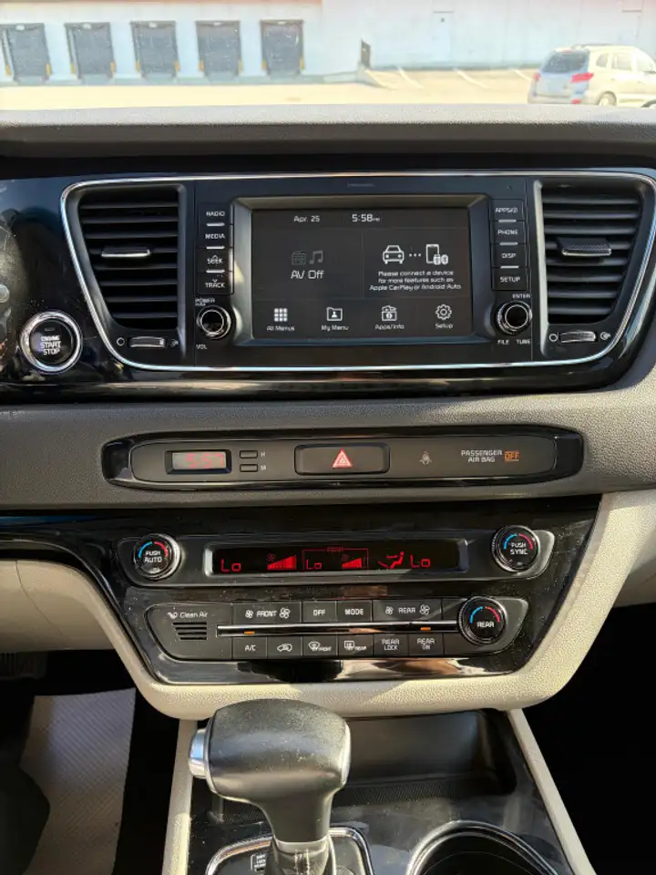 Kia Sedona снимка Kia Sedona