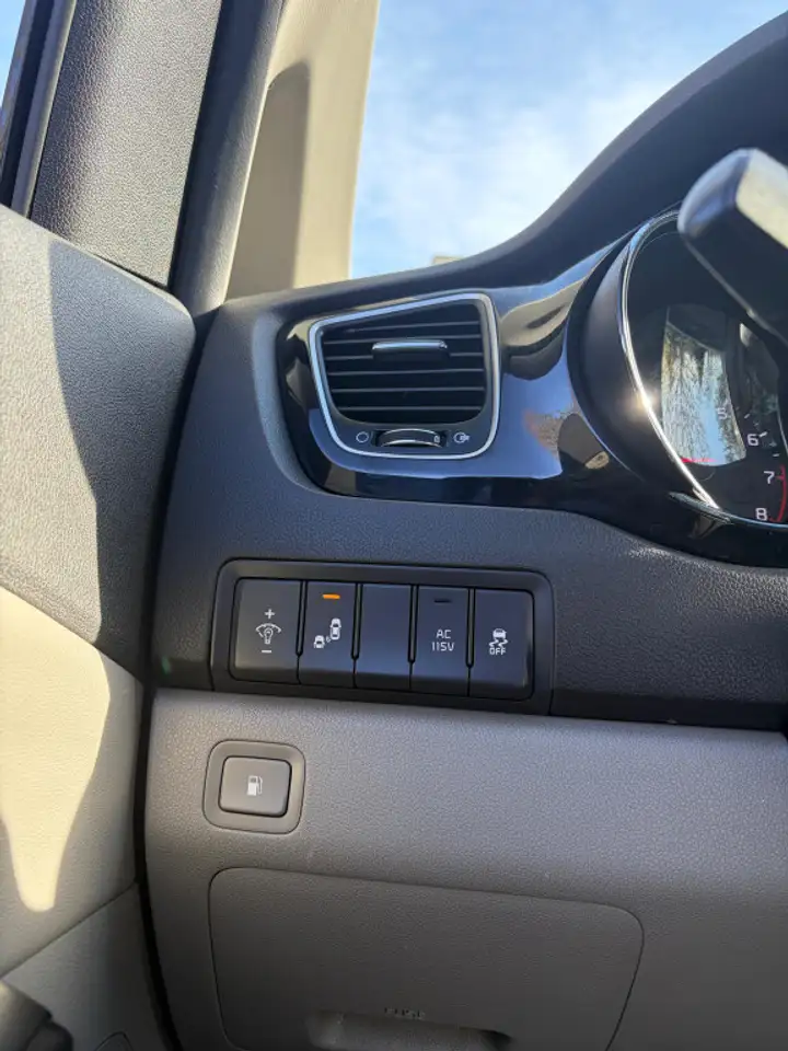 Kia Sedona снимка Kia Sedona