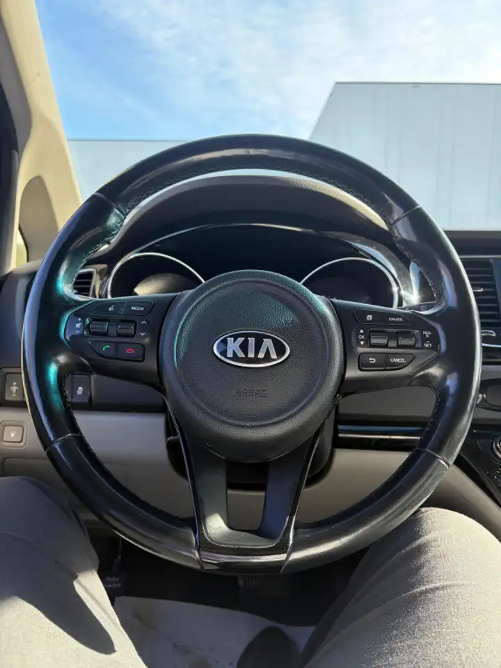 Kia Sedona снимка Kia Sedona