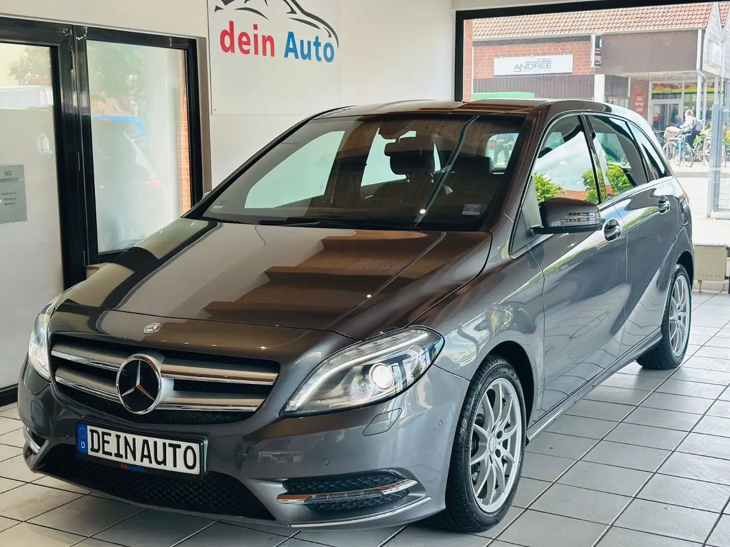 Mercedes-Benz B 220 4Matic*Automatic*Leder*Navi* Gri - 1