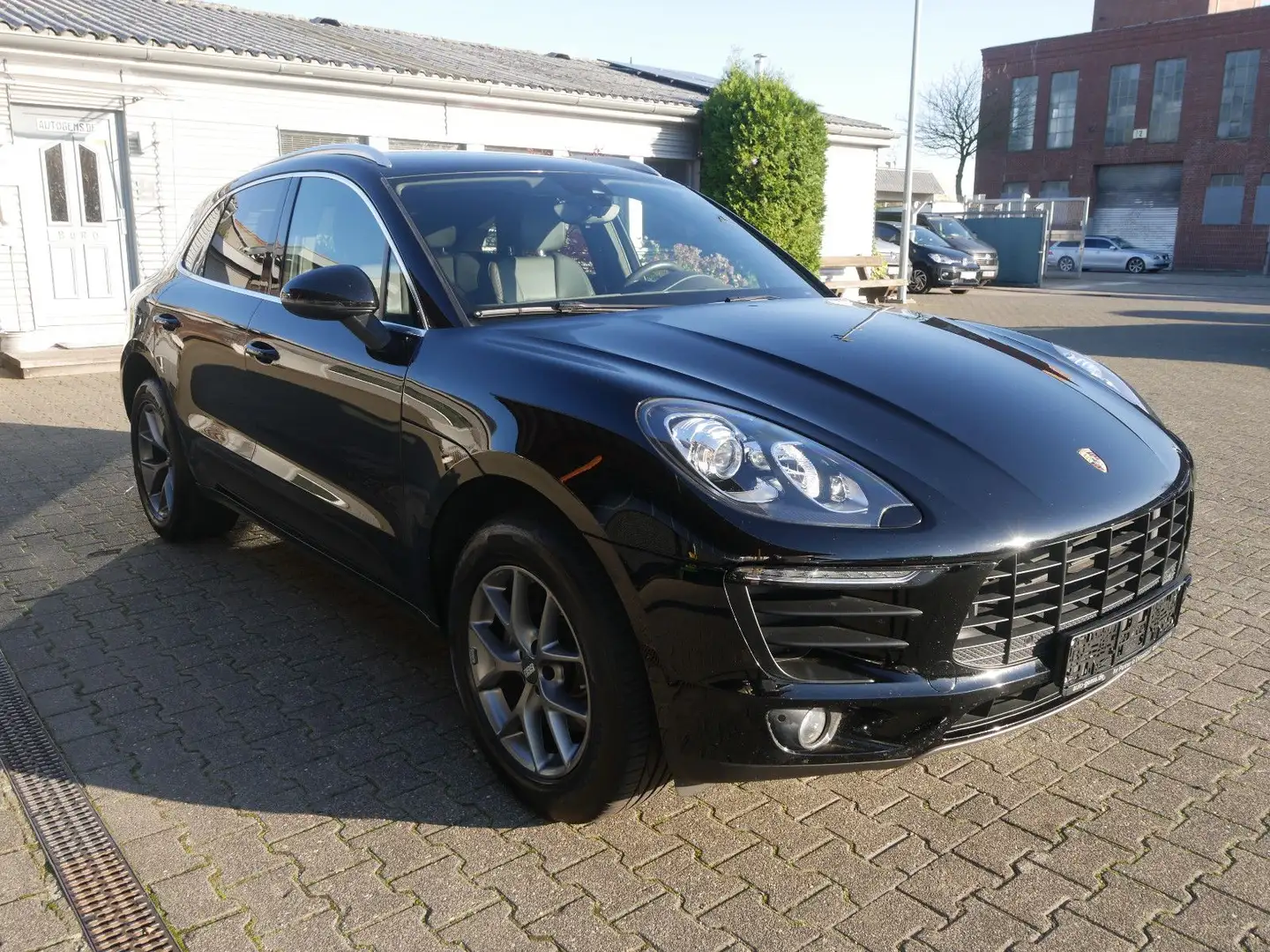 Porsche Macan 2.0 TFSI Basis Aut PCM Navi Park Assistent Noir - 1