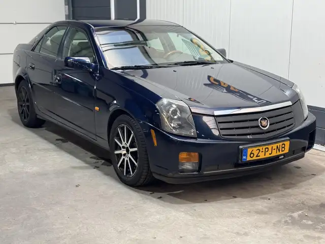 Cadillac CTS view 3