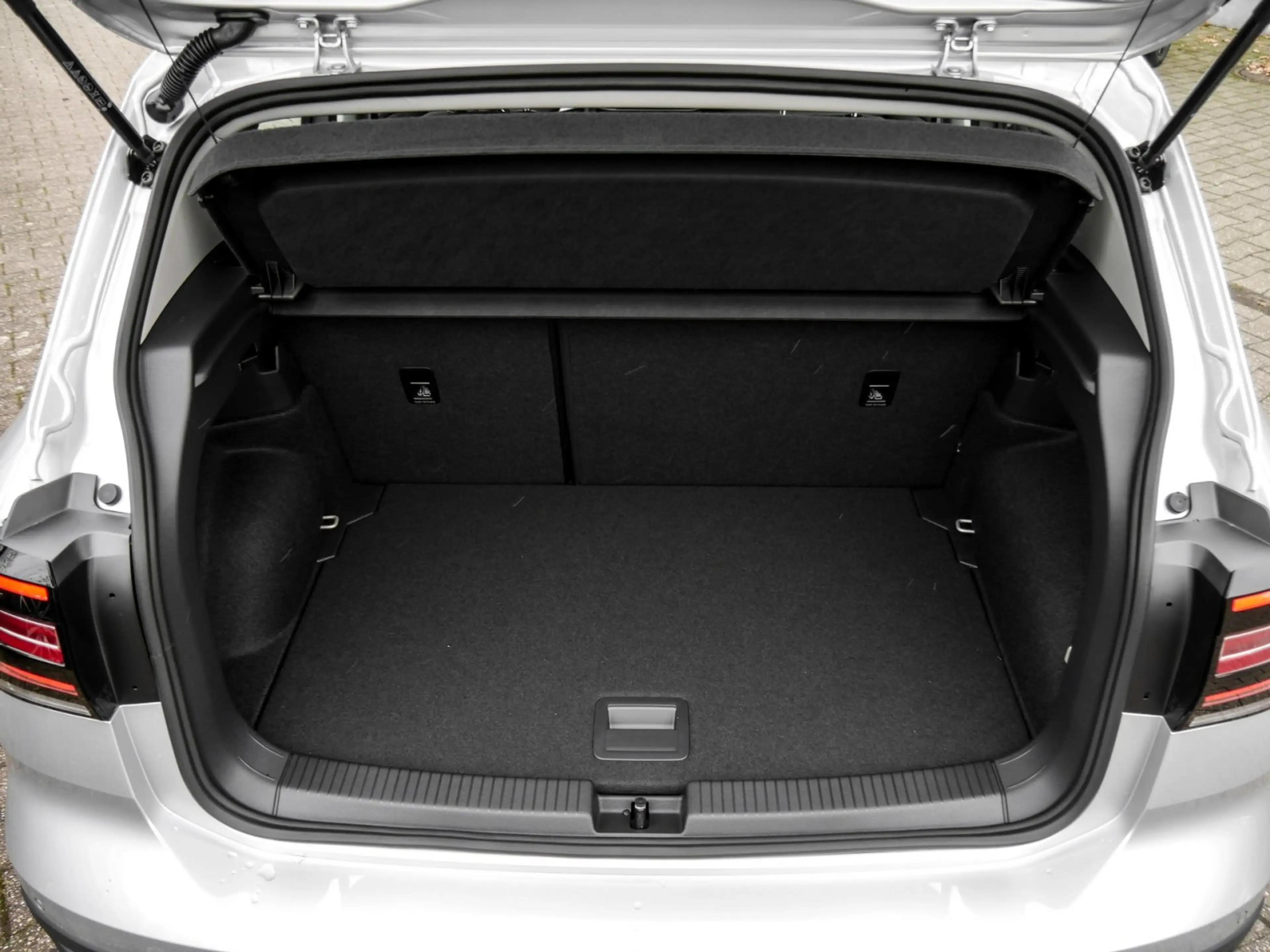 Volkswagen T-Cross Life 1.0 TSI DSG ACC Climatr. Nav.vorb. — photo 12
