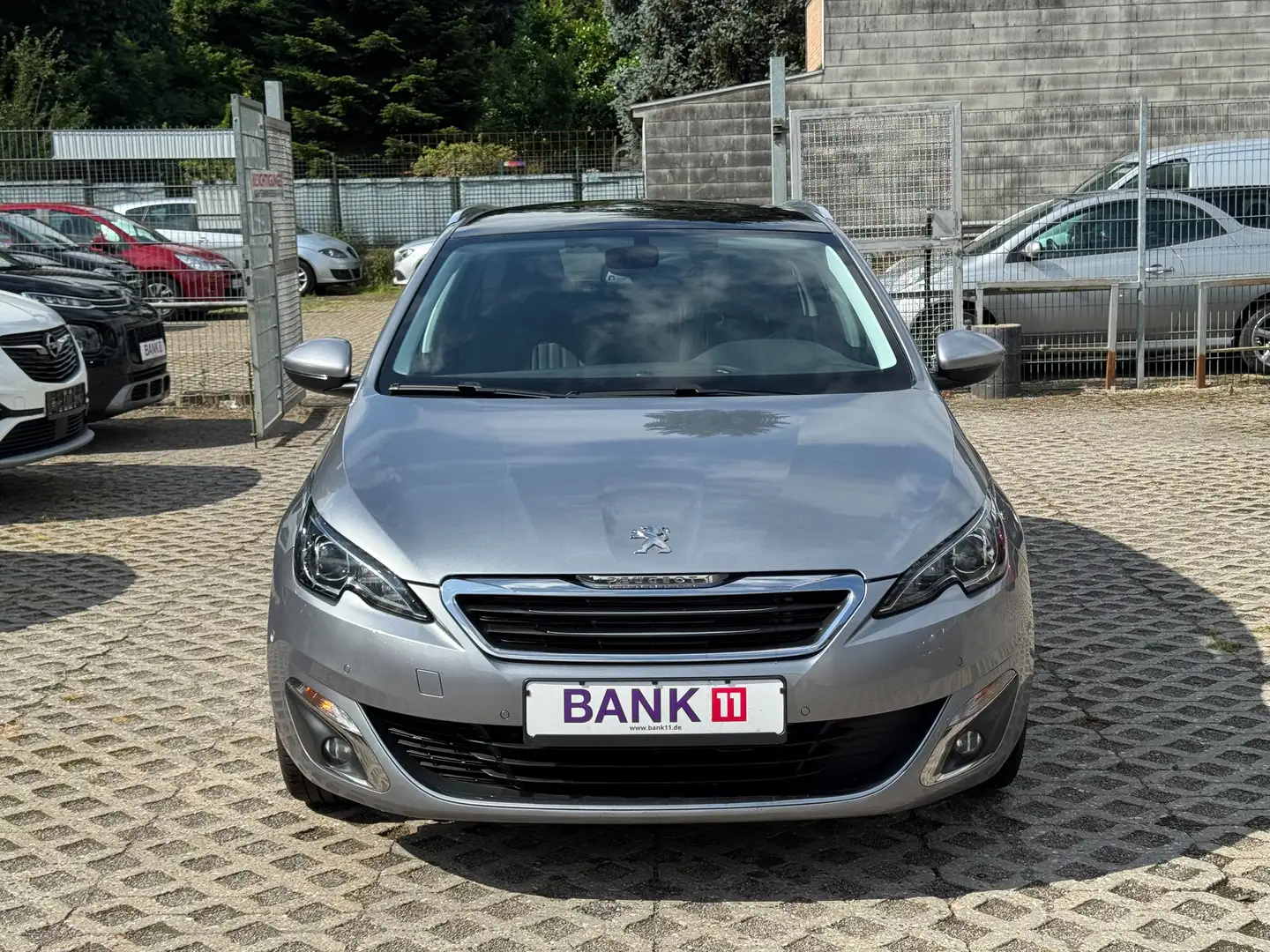 Peugeot 308 1,2i*Vollleder*Sitzheizung*Panorama* Grau - 2