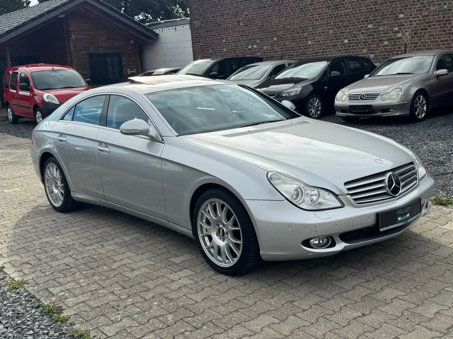 Mercedes-Benz CLS 350 Leder ,Navi, Xenon, Schiebedach Silber - 2