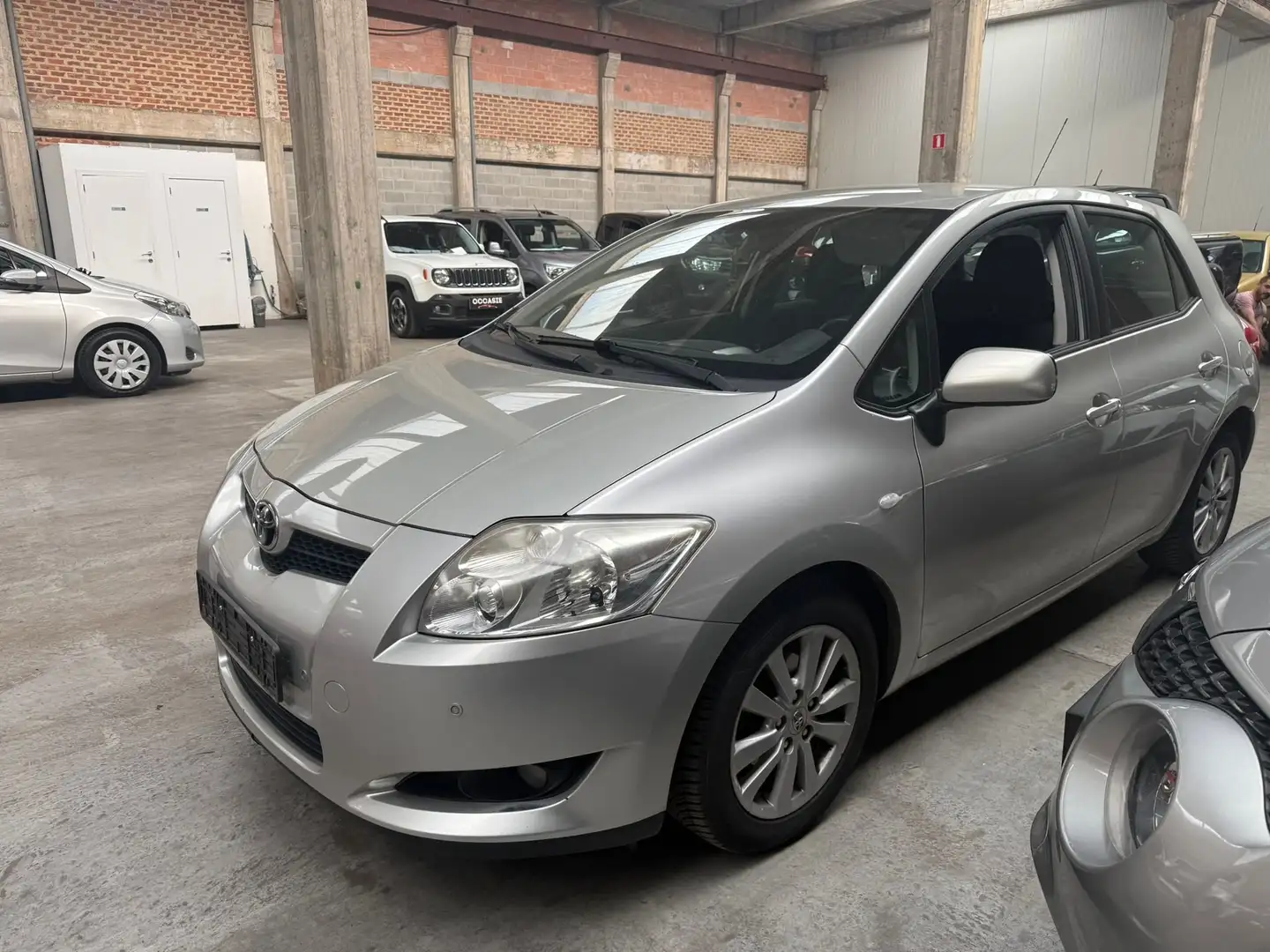 Toyota Auris 1.4 D-4**PROBLEM VITESSE**GERA BOX PROBLEM Grijs - 1
