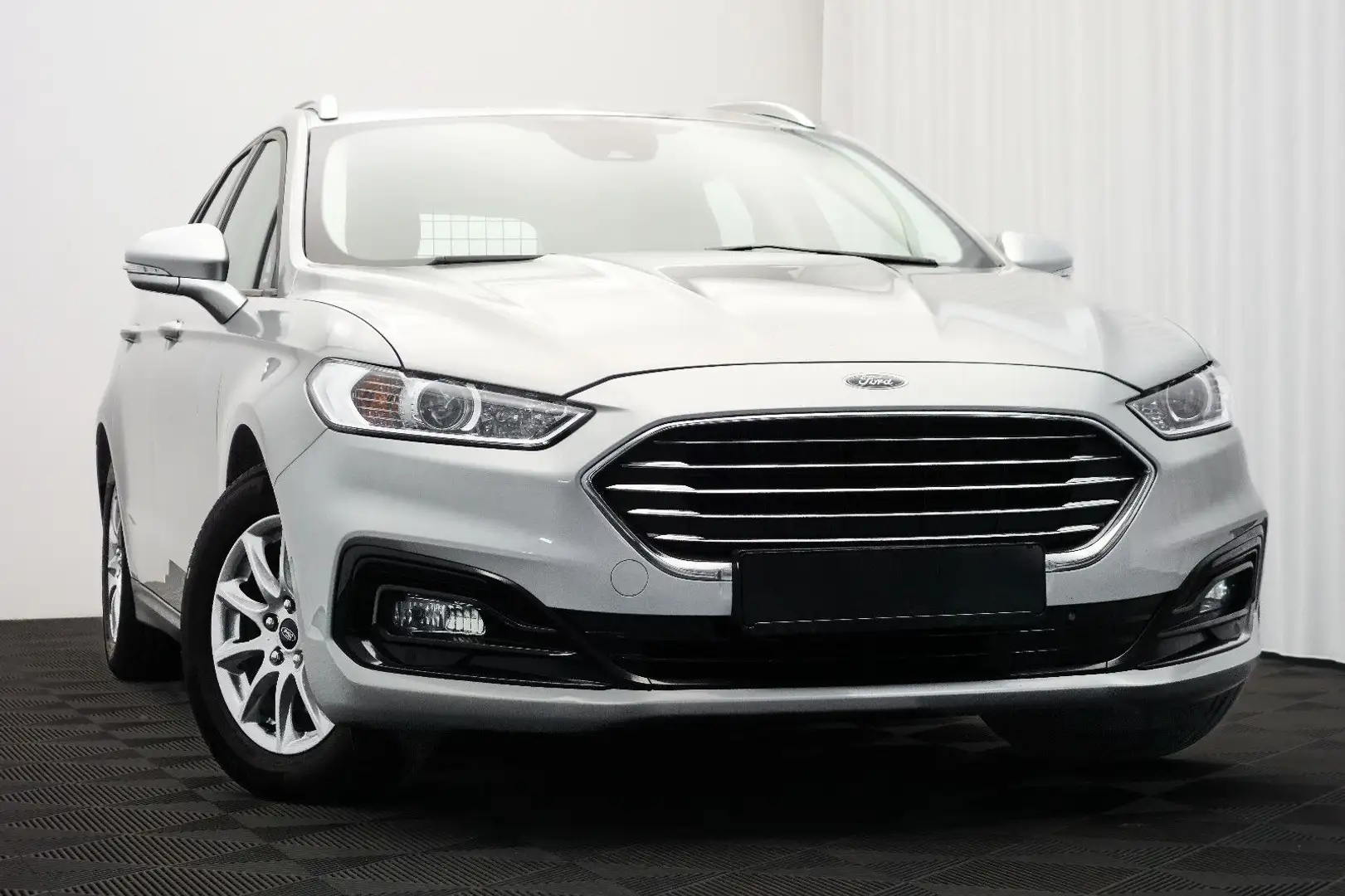 Ford Mondeo Turnier Trend SYNC3+KEYLESS+WINTER Plateado - 1