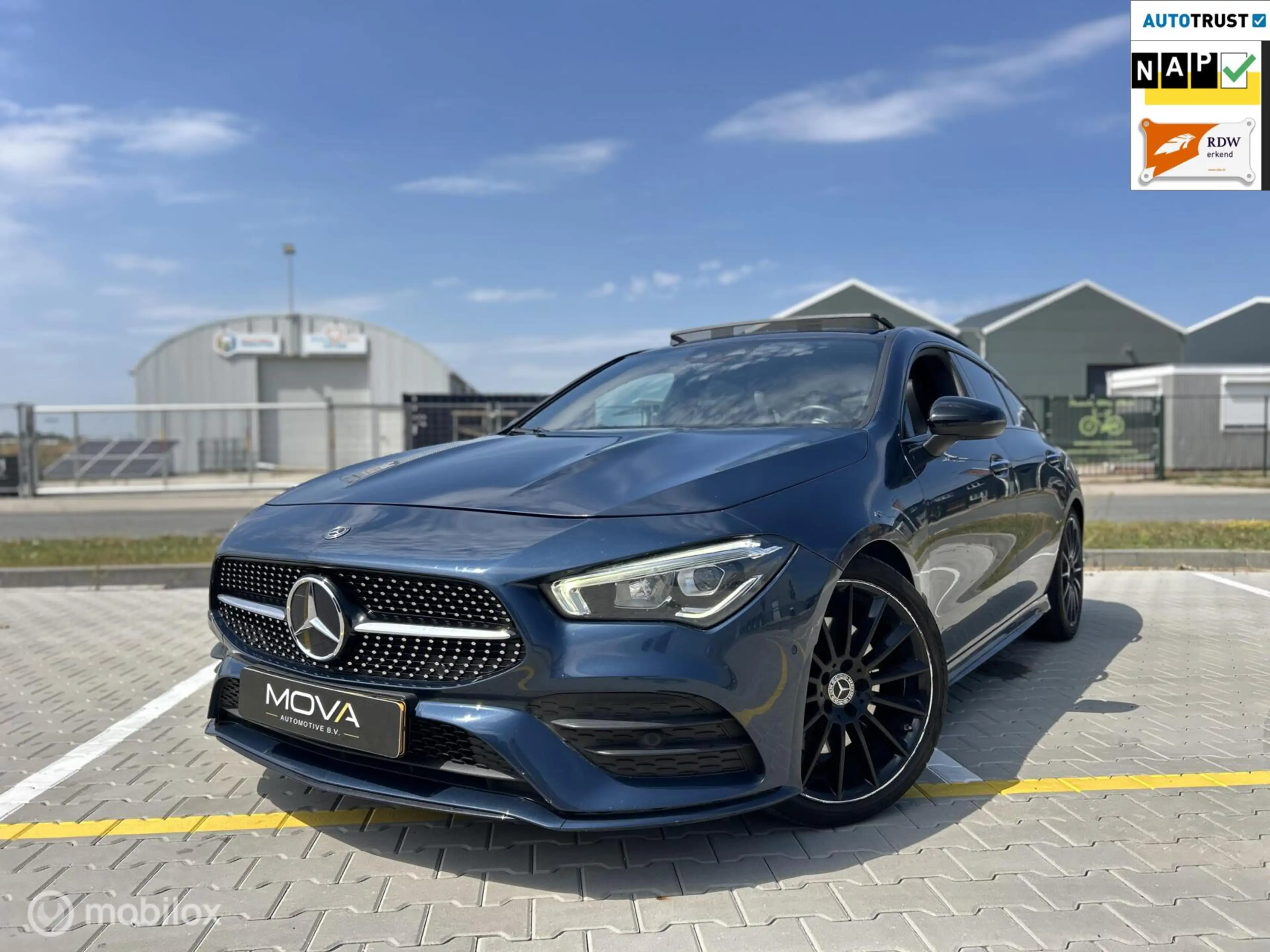Mercedes-Benz CLA 220 Shooting Brake d AMG Line|PANO|